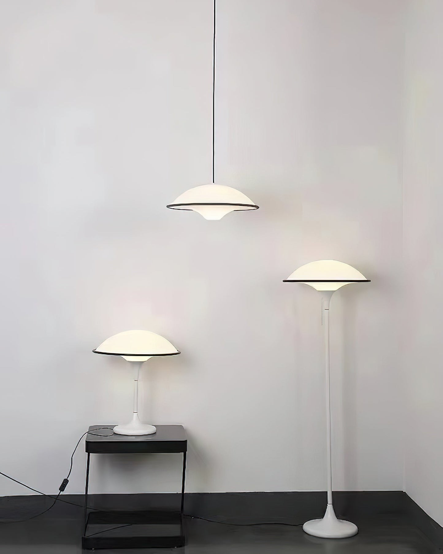 Fontana Table Lamp | Metal and Acrylic | Black or White