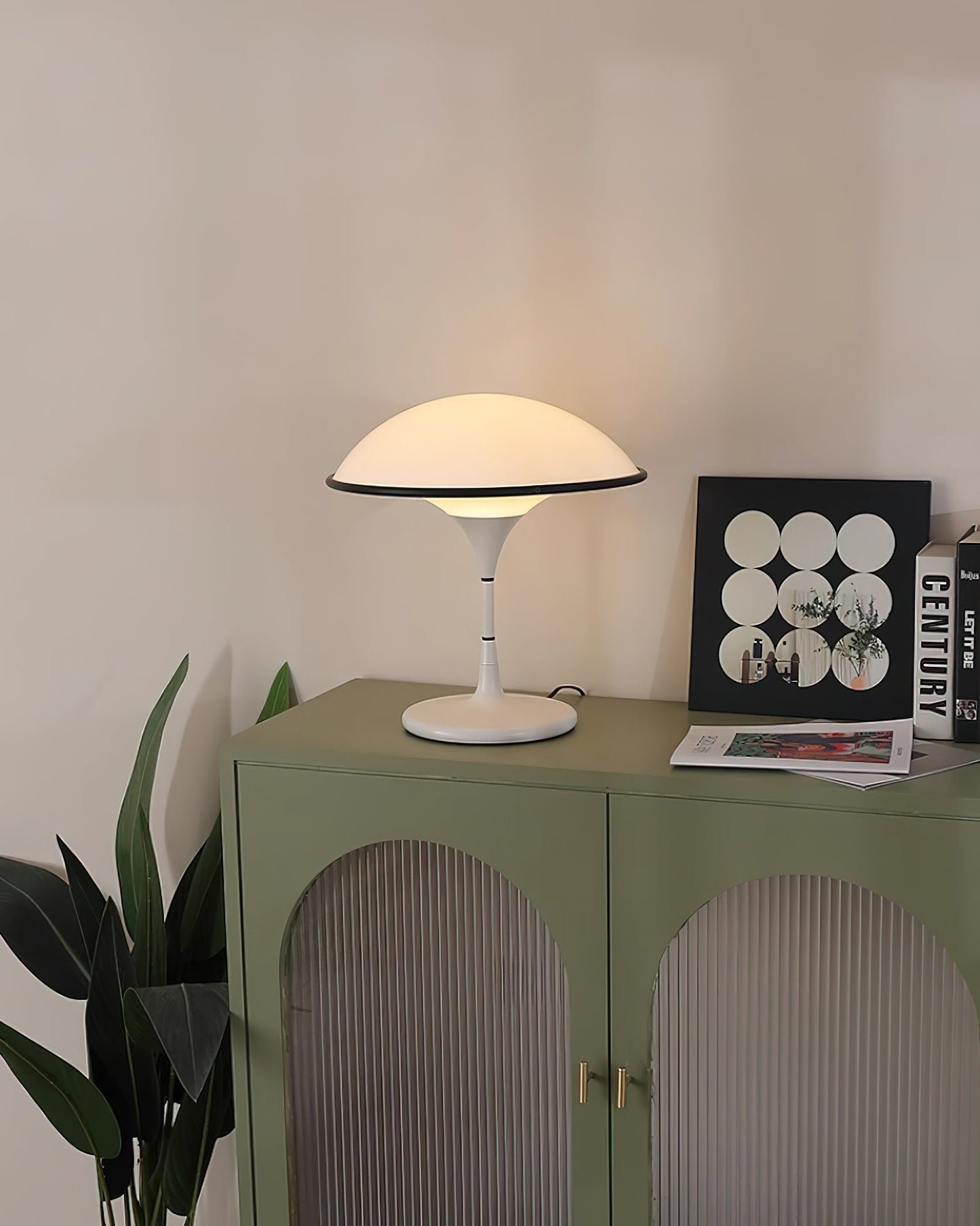 Fontana Table Lamp | Metal and Acrylic | Black or White