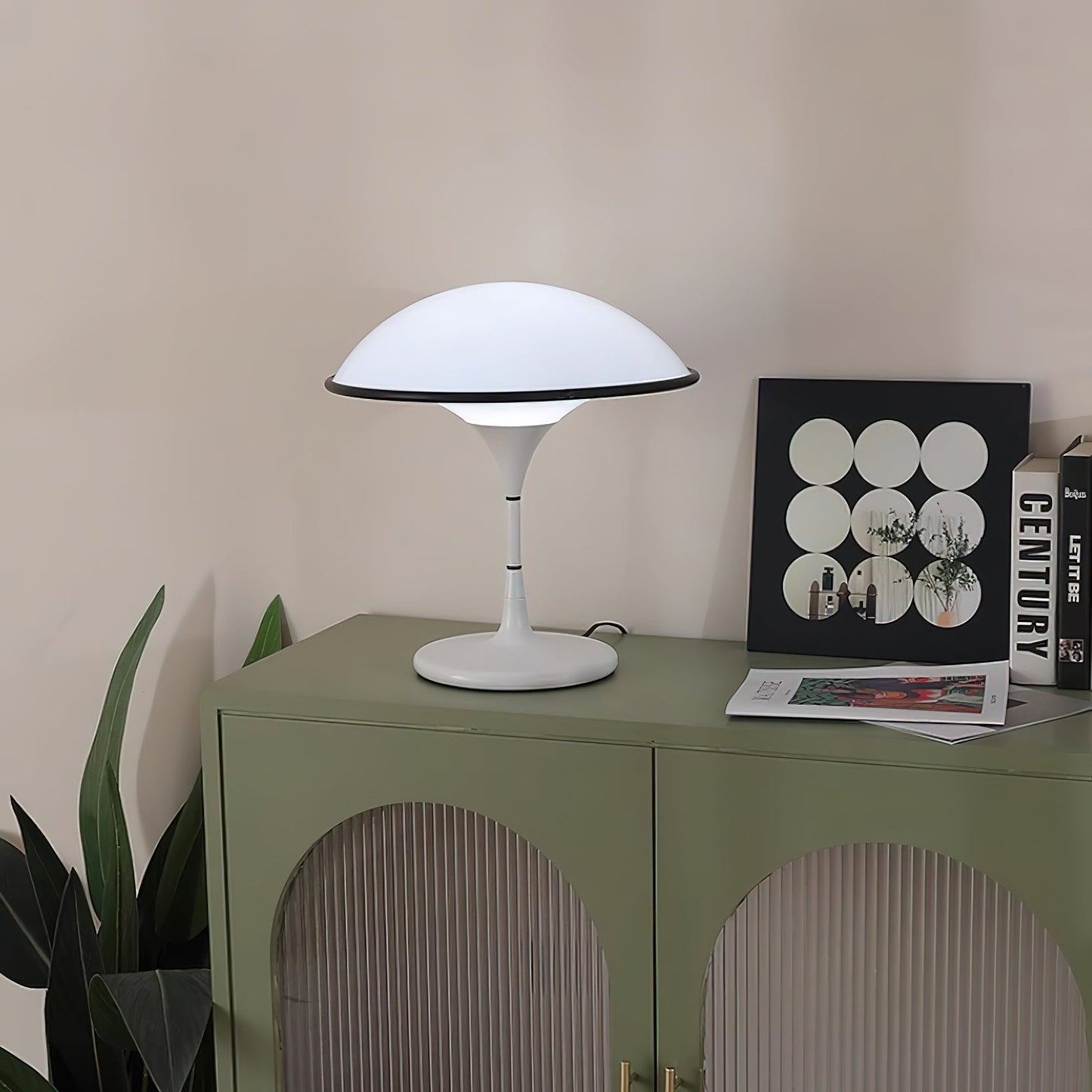 Fontana Table Lamp | Metal and Acrylic | Black or White