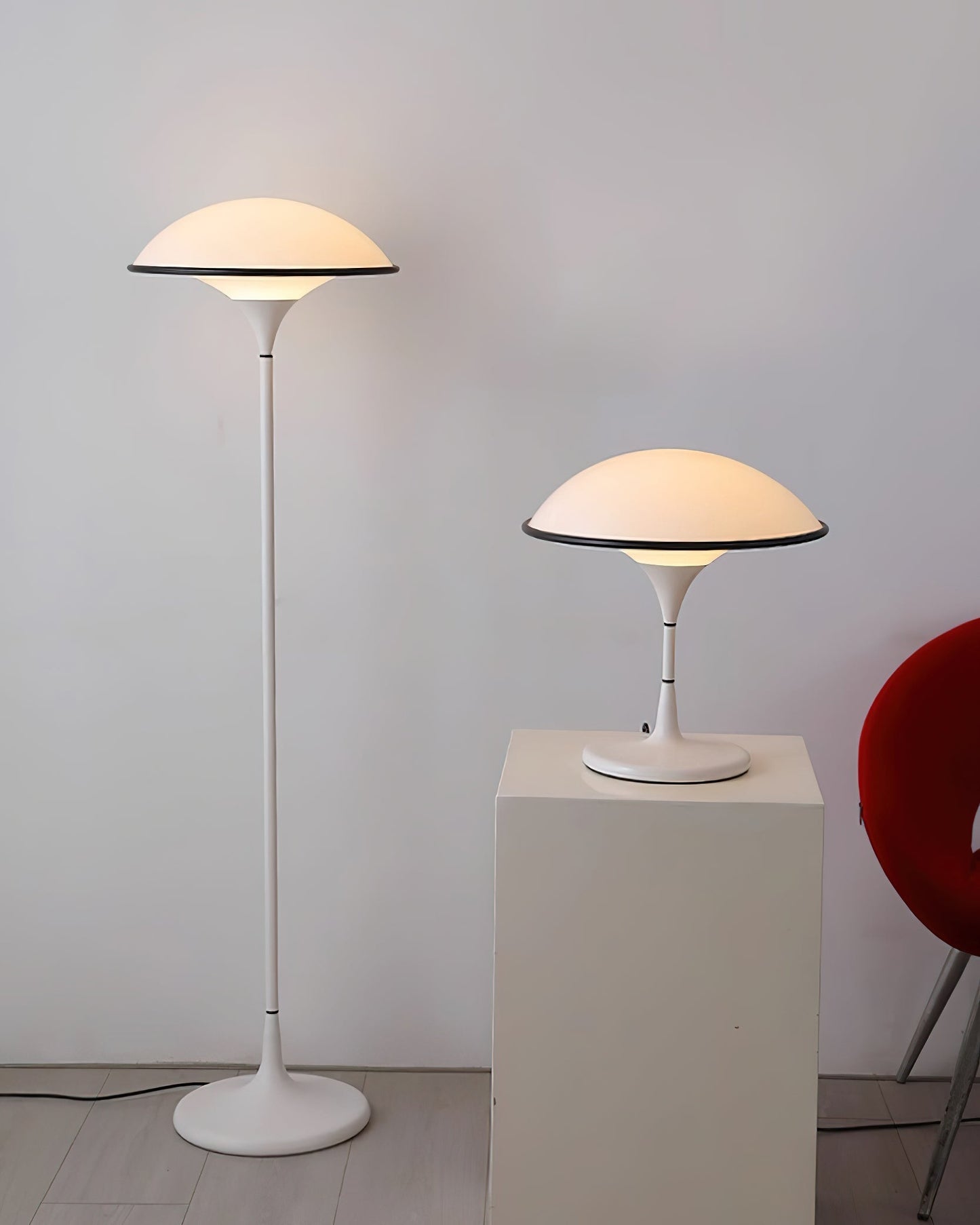 Fontana Table Lamp | Metal and Acrylic | Black or White