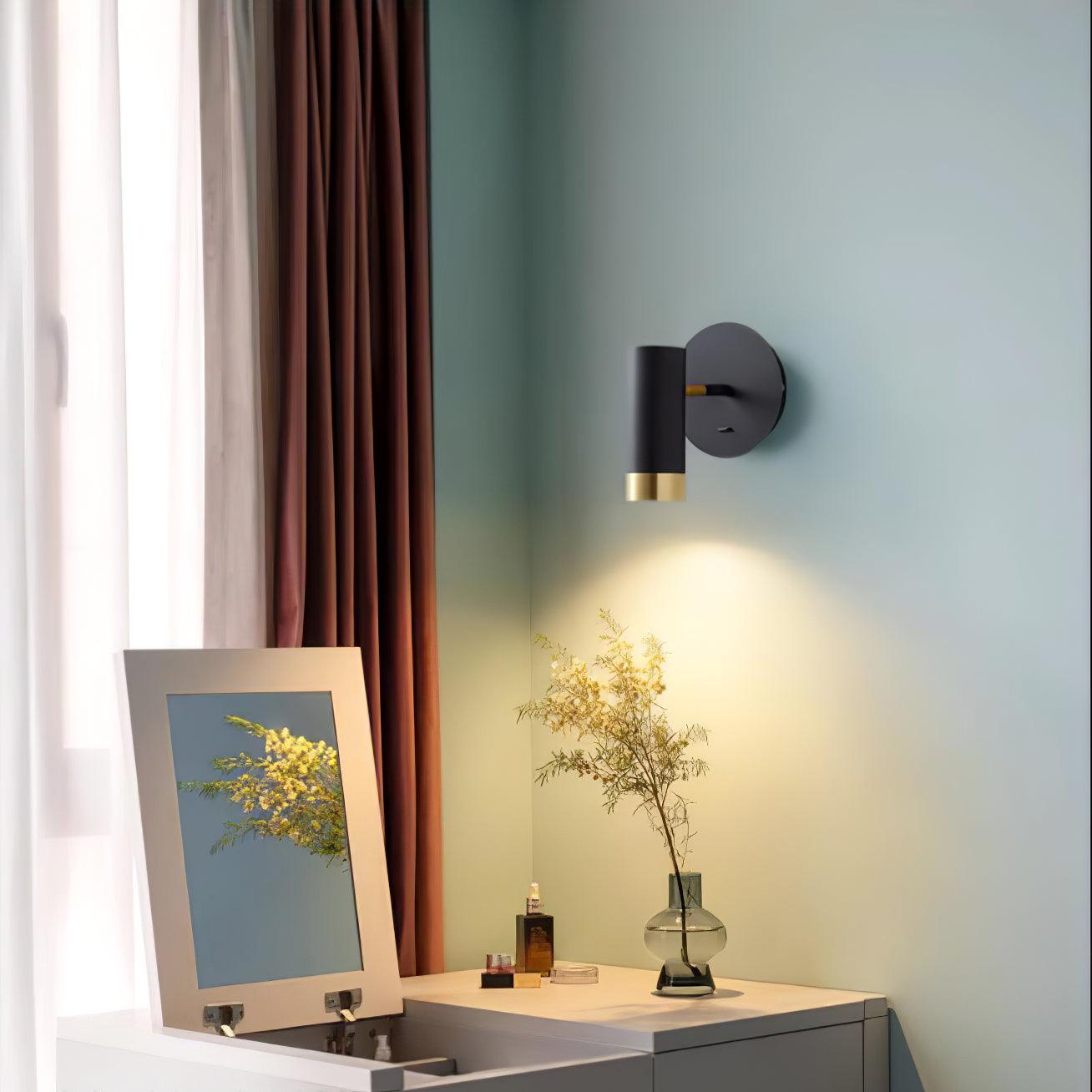 Karpo Wall Lamp | Metal | Black and White