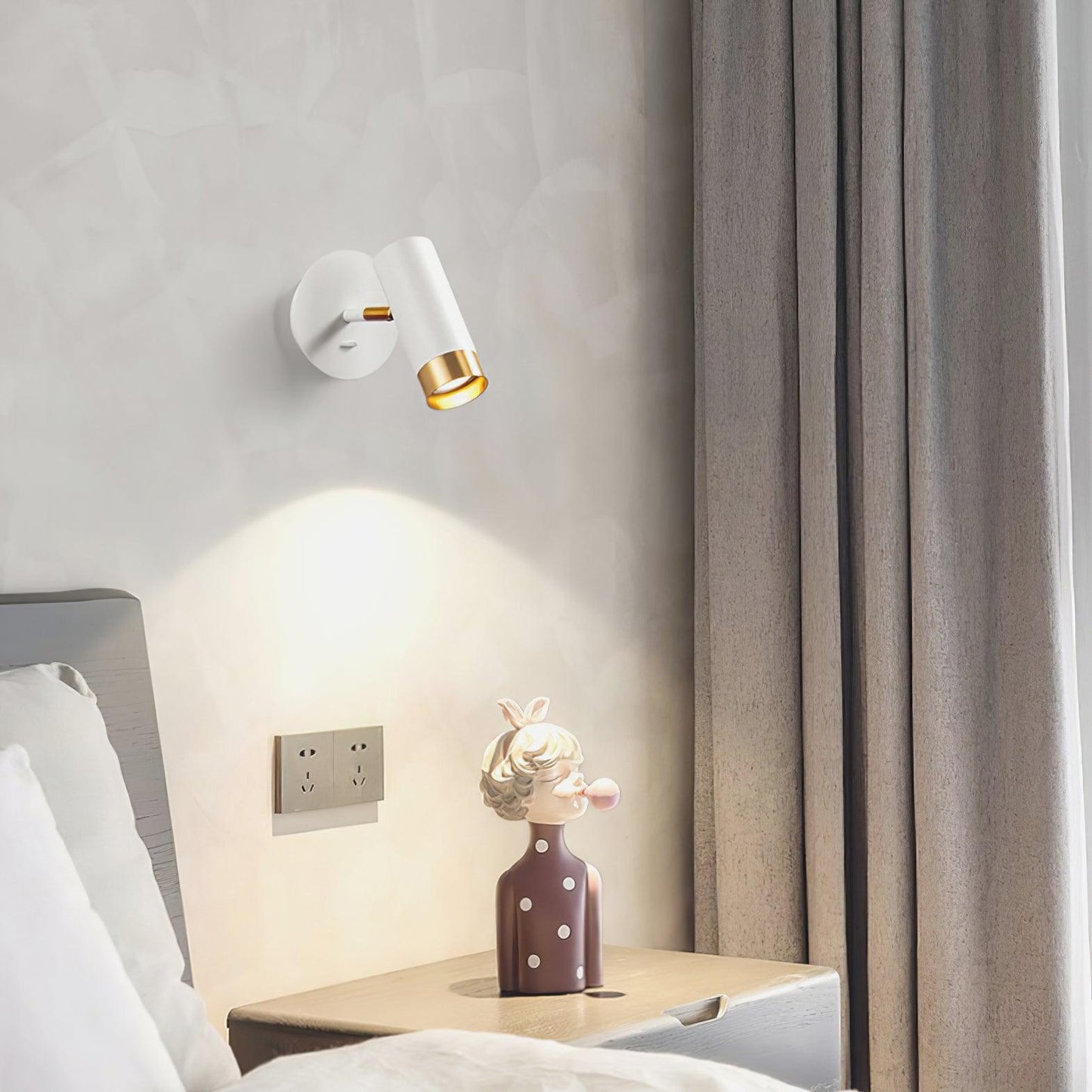 Karpo Wall Lamp | Metal | Black and White