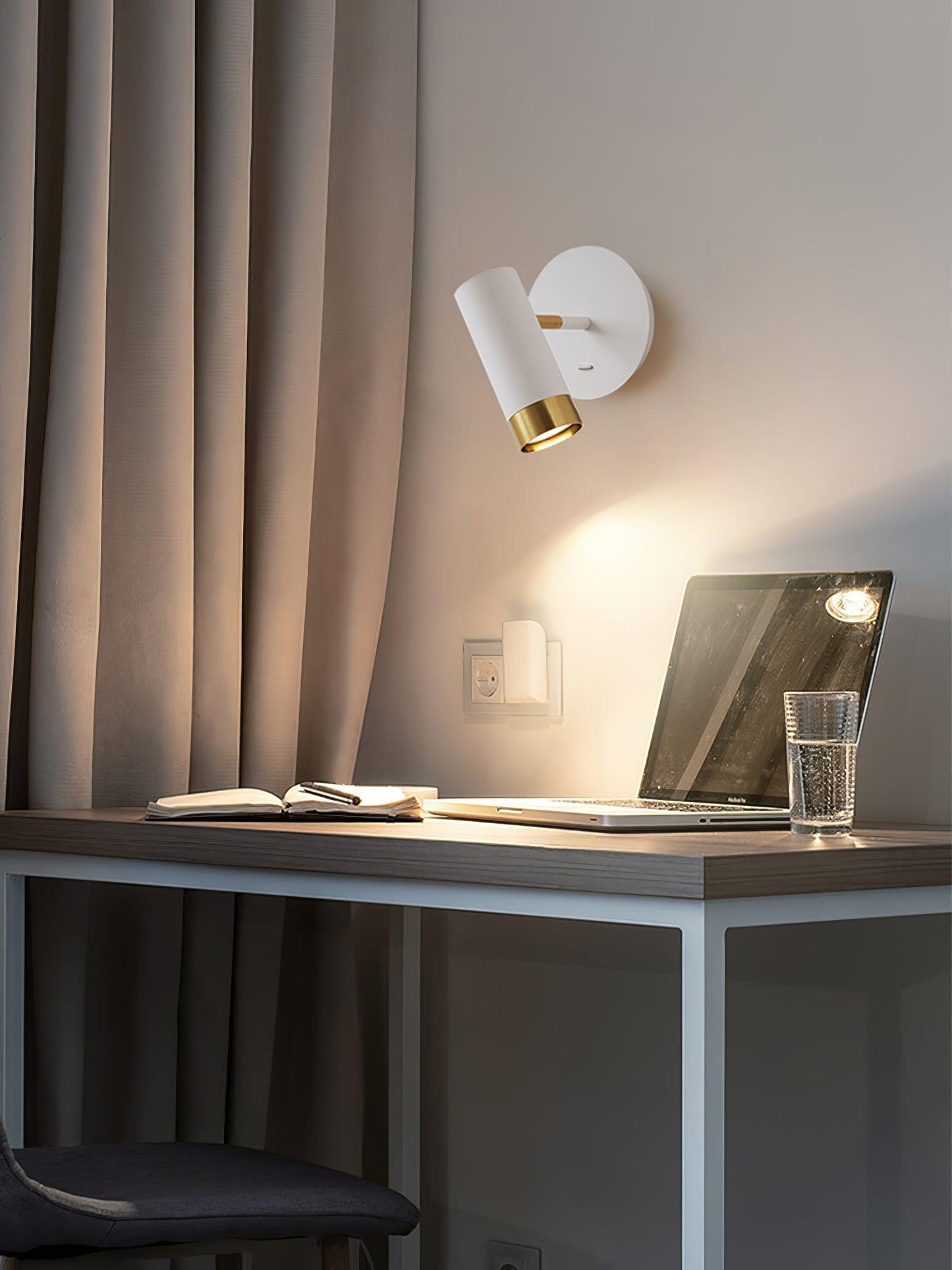 Karpo Wall Lamp | Metal | Black and White