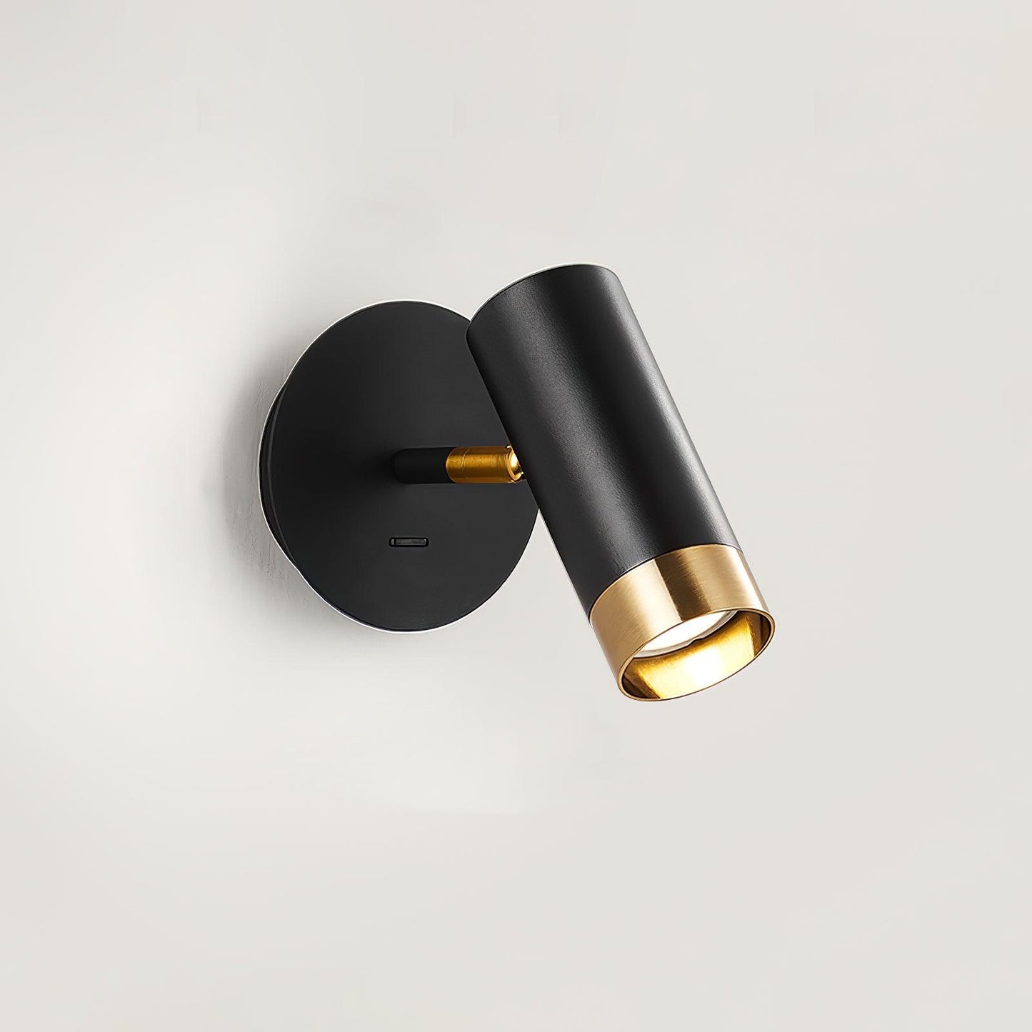 Karpo Wall Lamp | Metal | Black and White