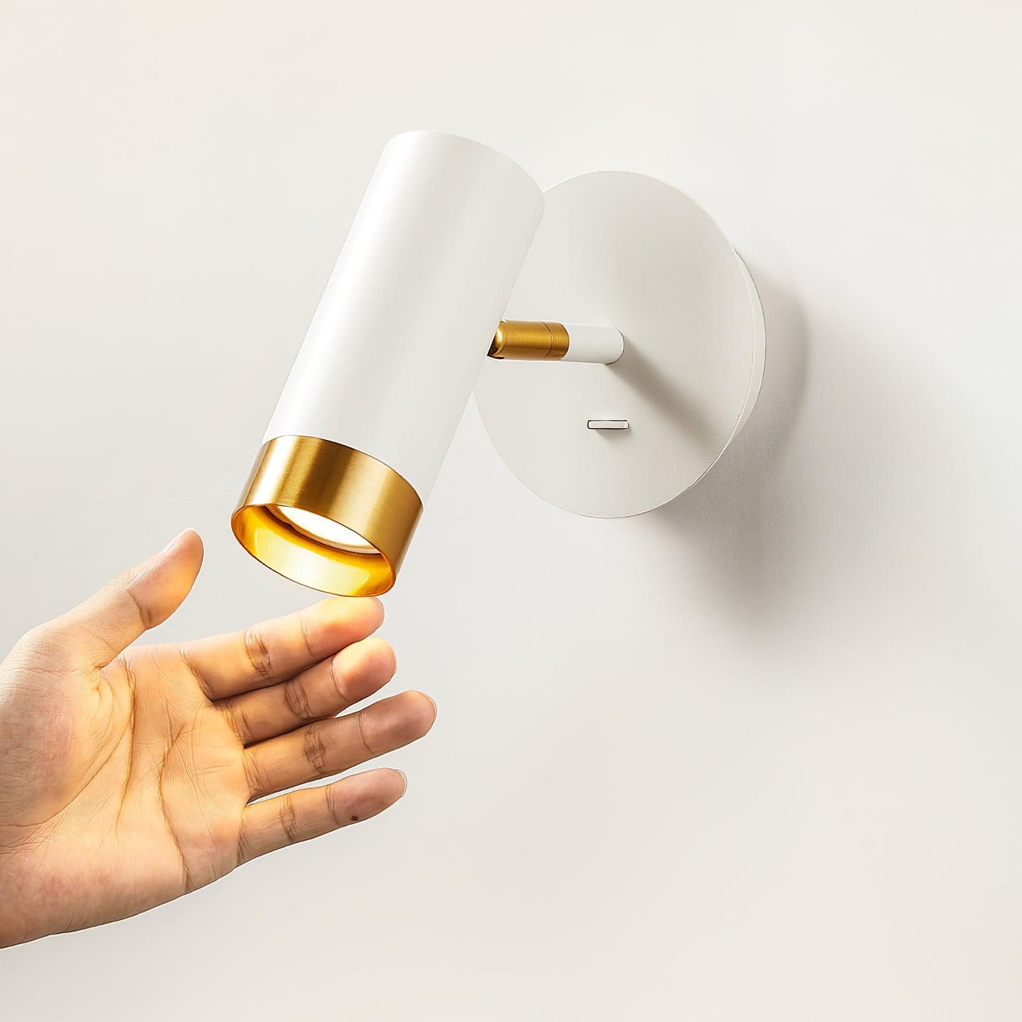 Karpo Wall Lamp | Metal | Black and White