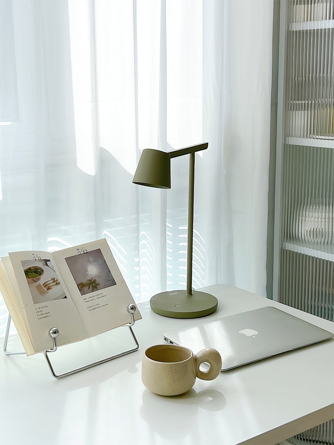 Kepler Table Lamp | Adjustable Aluminum Design | Black, White, Red, Olive