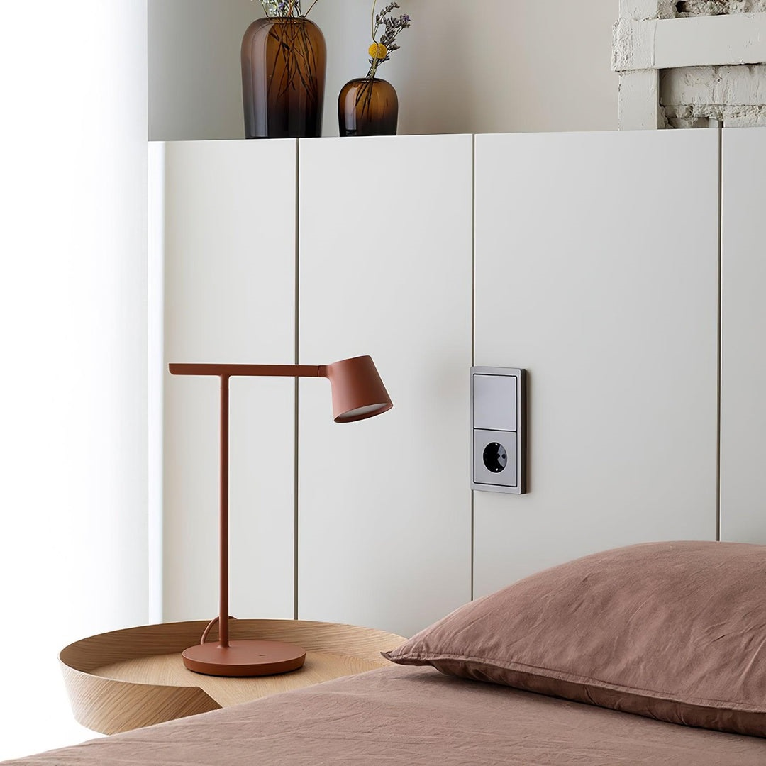 Kepler Table Lamp | Adjustable Aluminum Design | Black, White, Red, Olive