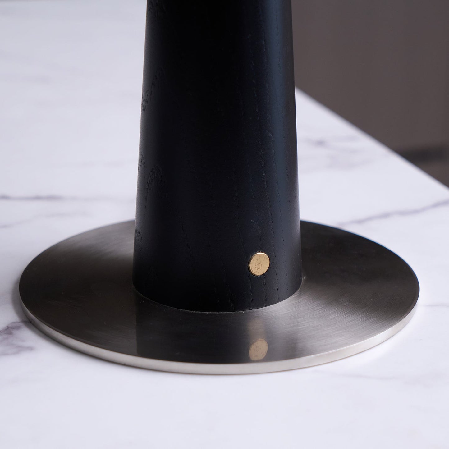 Kizu Peak Table Lamp | Minimalist Design | Black, Nickel