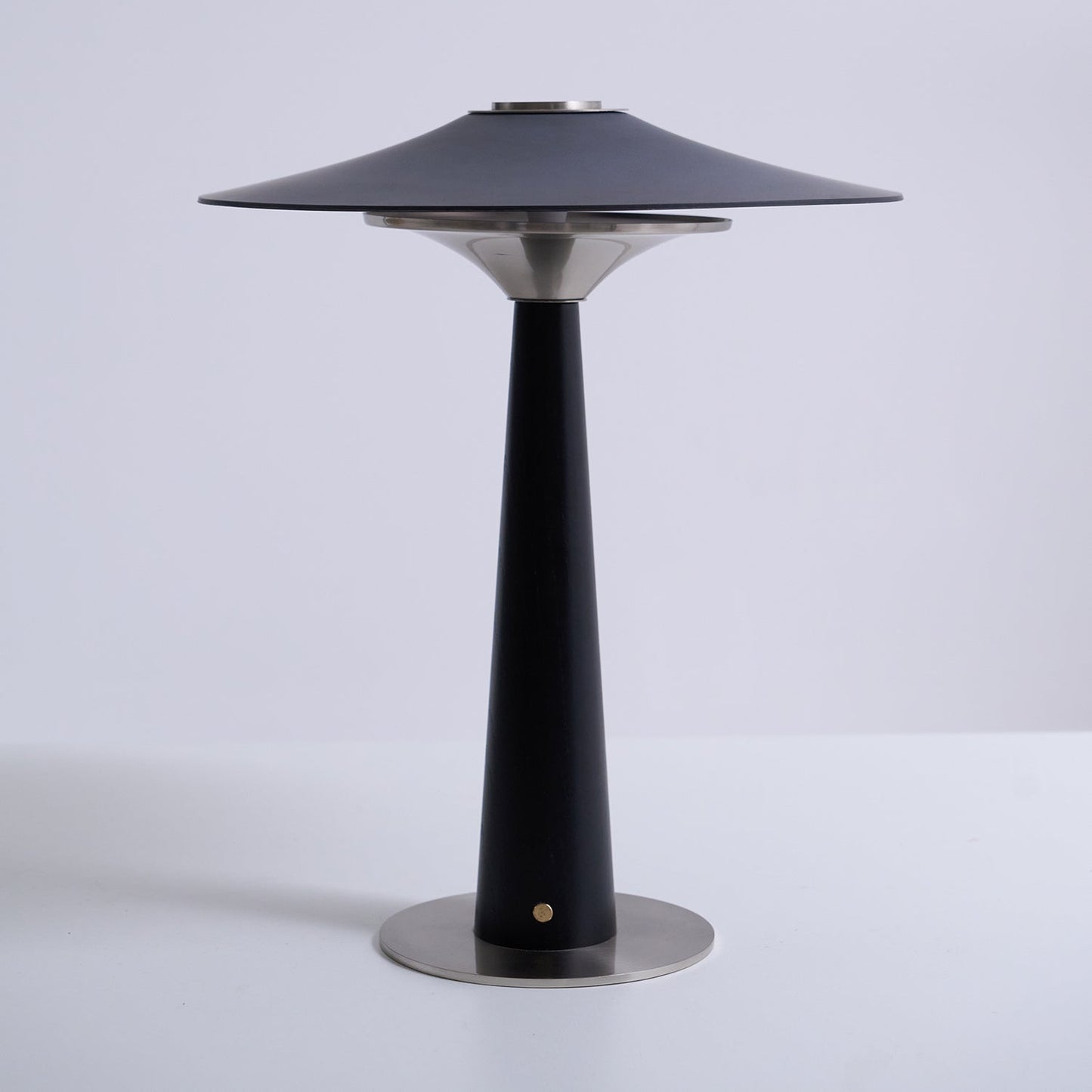 Kizu Peak Table Lamp | Minimalist Design | Black, Nickel