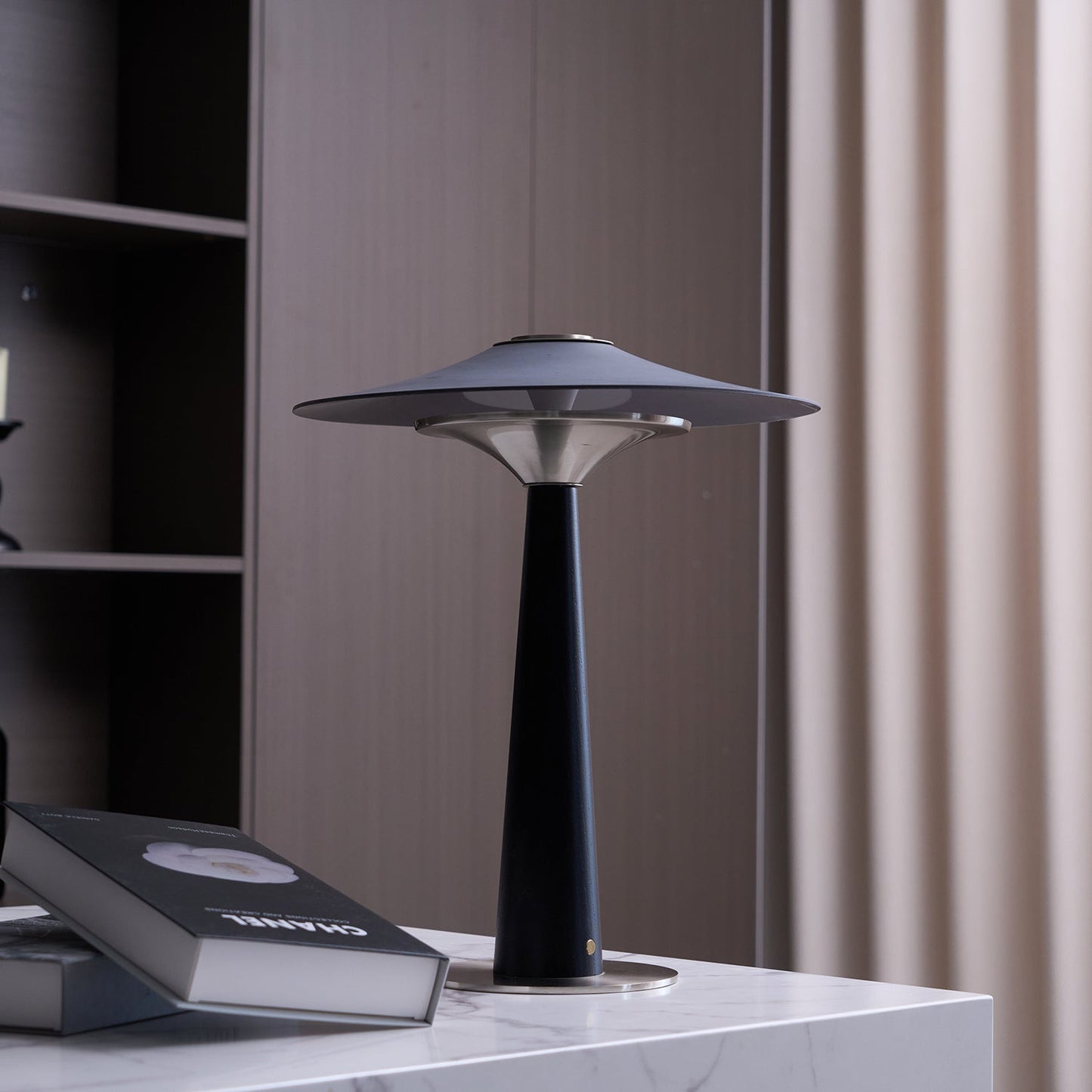 Kizu Peak Table Lamp | Minimalist Design | Black, Nickel