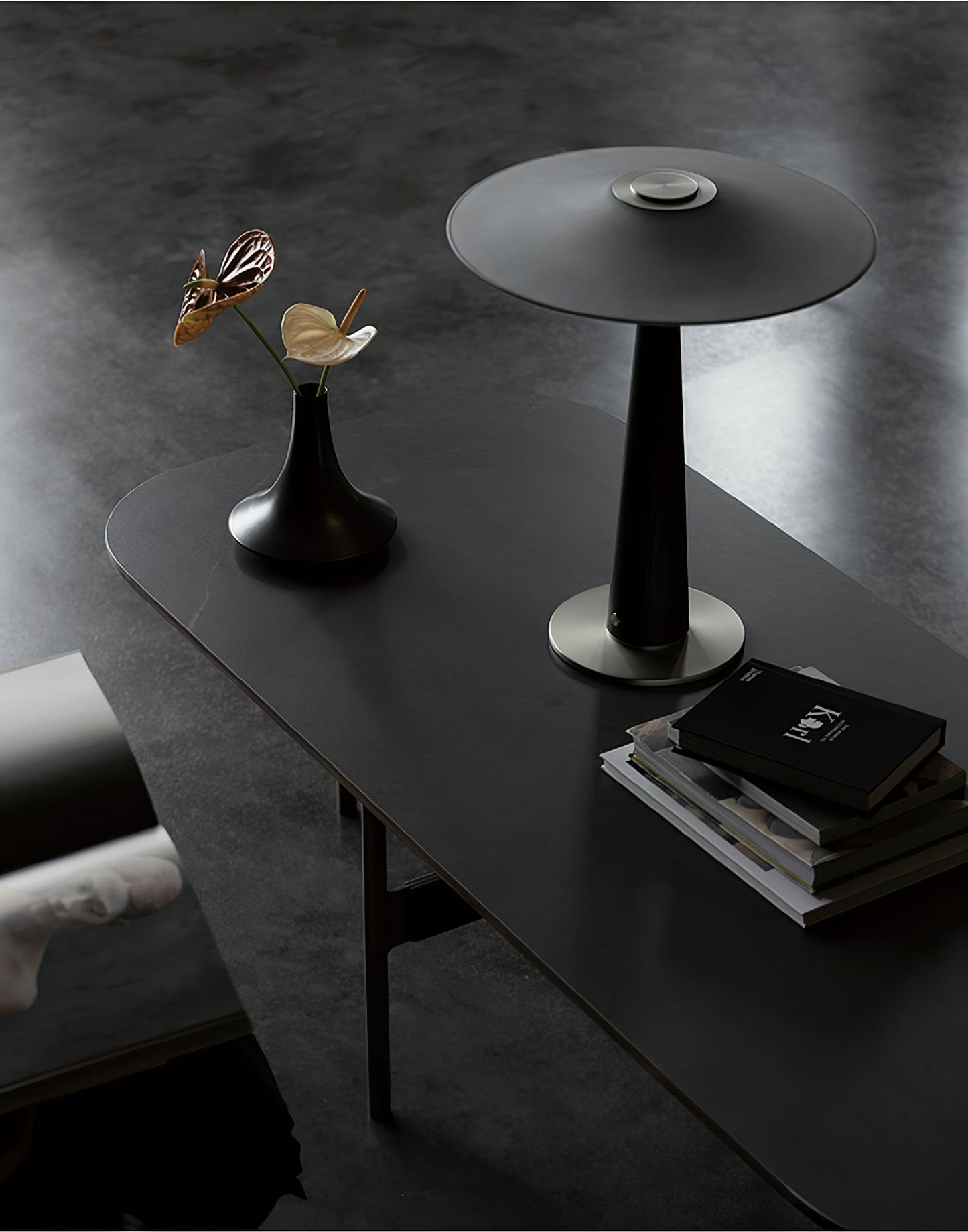 Kizu Peak Table Lamp | Minimalist Design | Black, Nickel