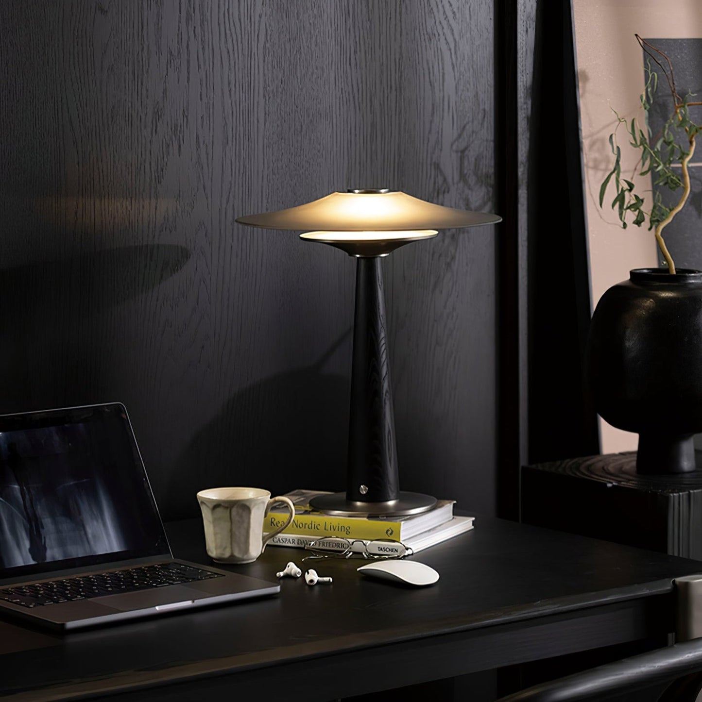 Kizu Peak Table Lamp | Minimalist Design | Black, Nickel