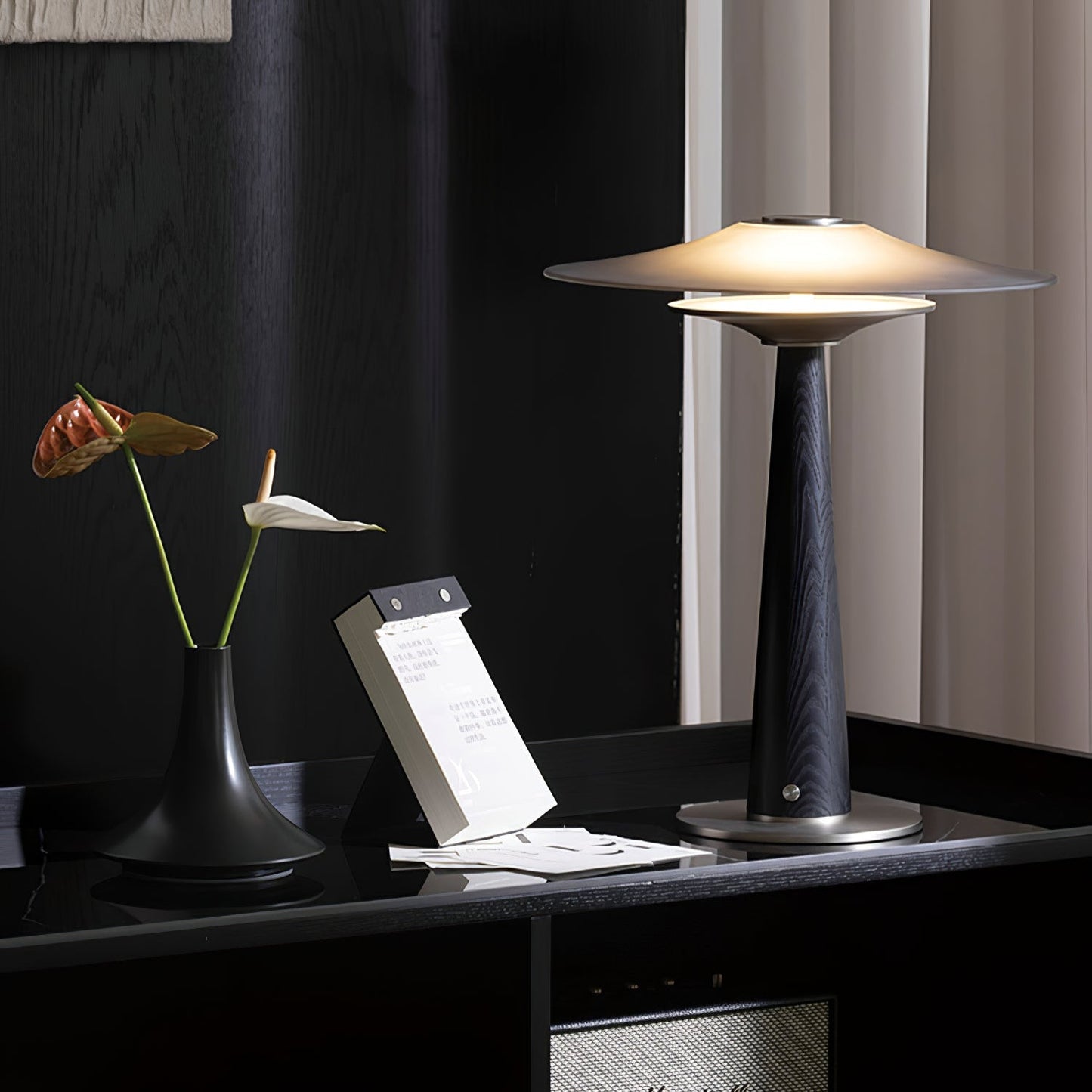 Kizu Peak Table Lamp | Minimalist Design | Black, Nickel