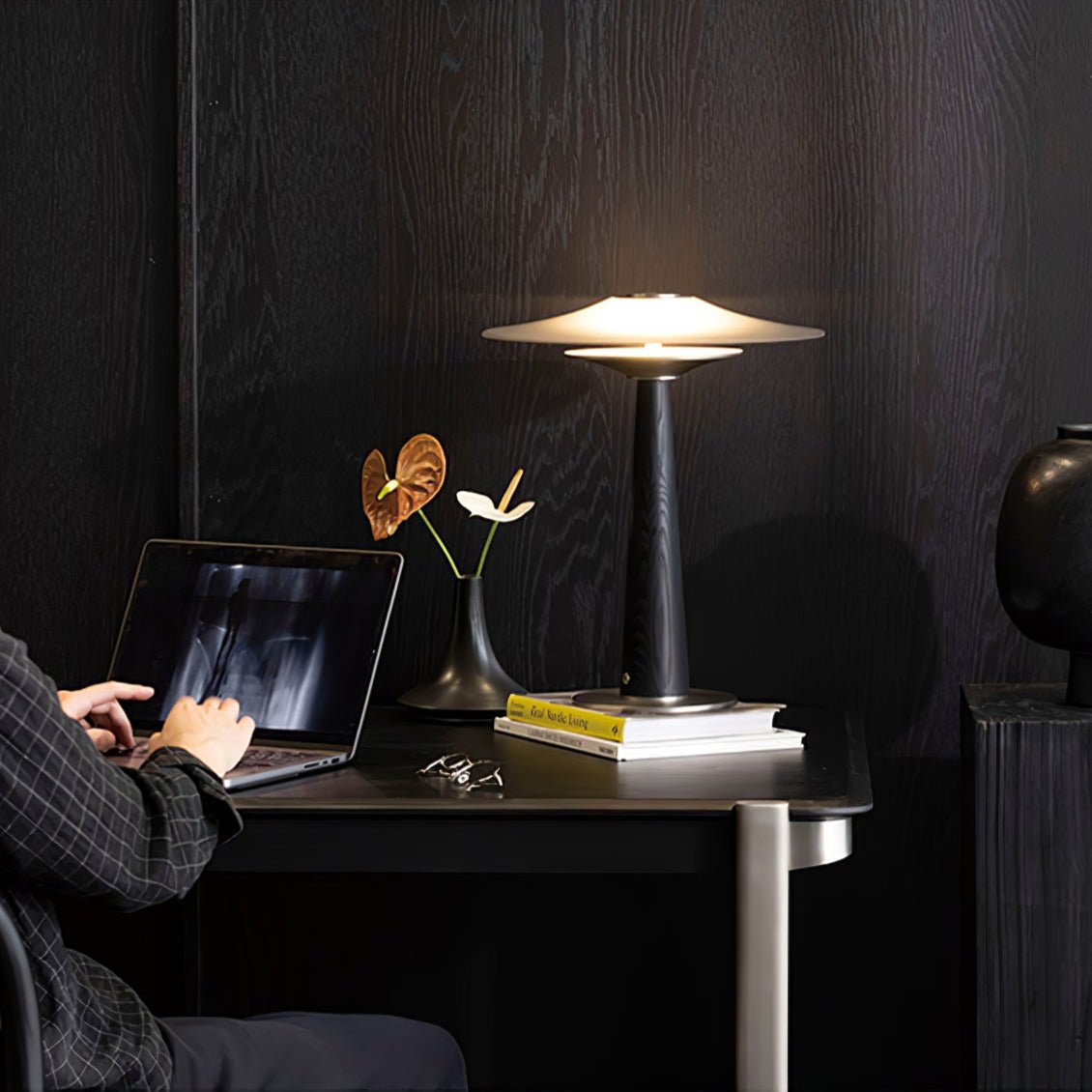 Kizu Peak Table Lamp | Minimalist Design | Black, Nickel
