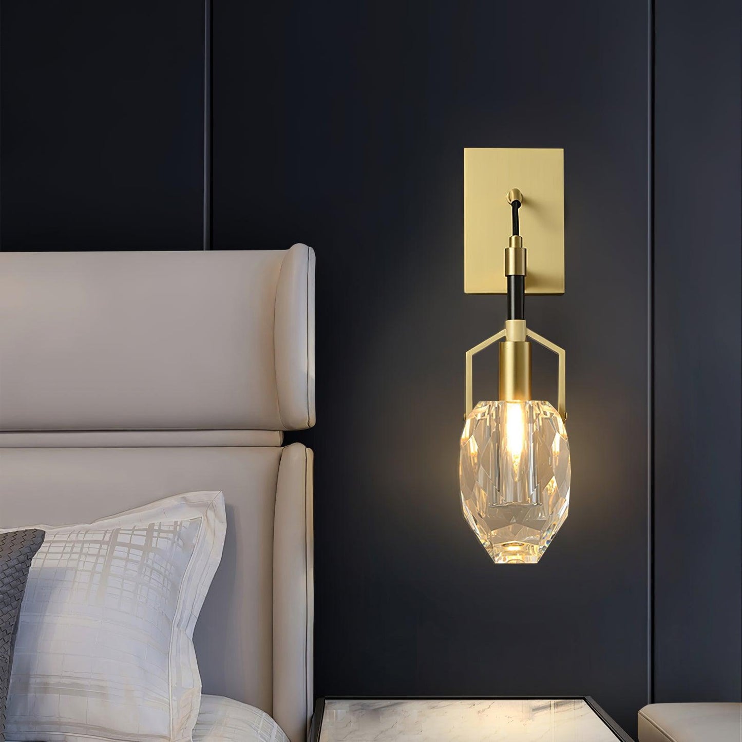 Lavilla Wall Lamp | Crystal | Brass, Black