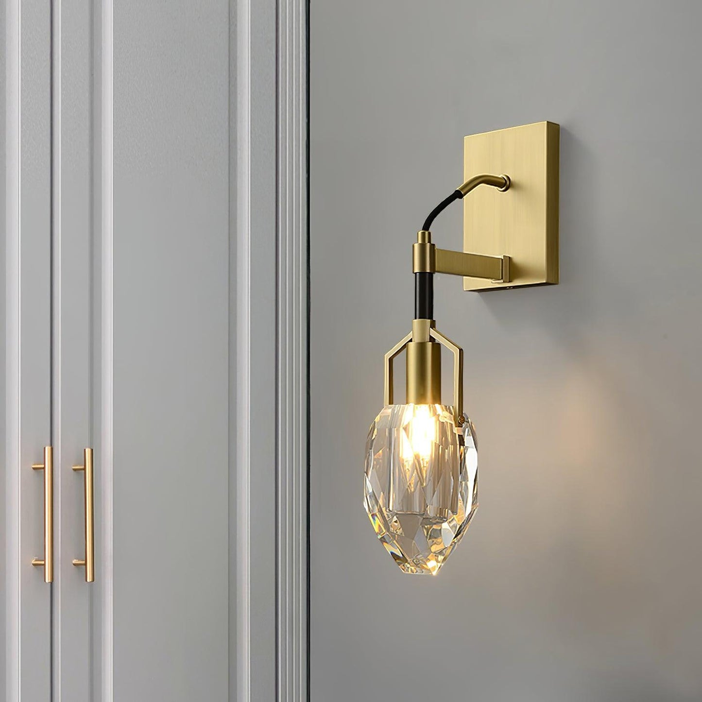 Lavilla Wall Lamp | Crystal | Brass, Black
