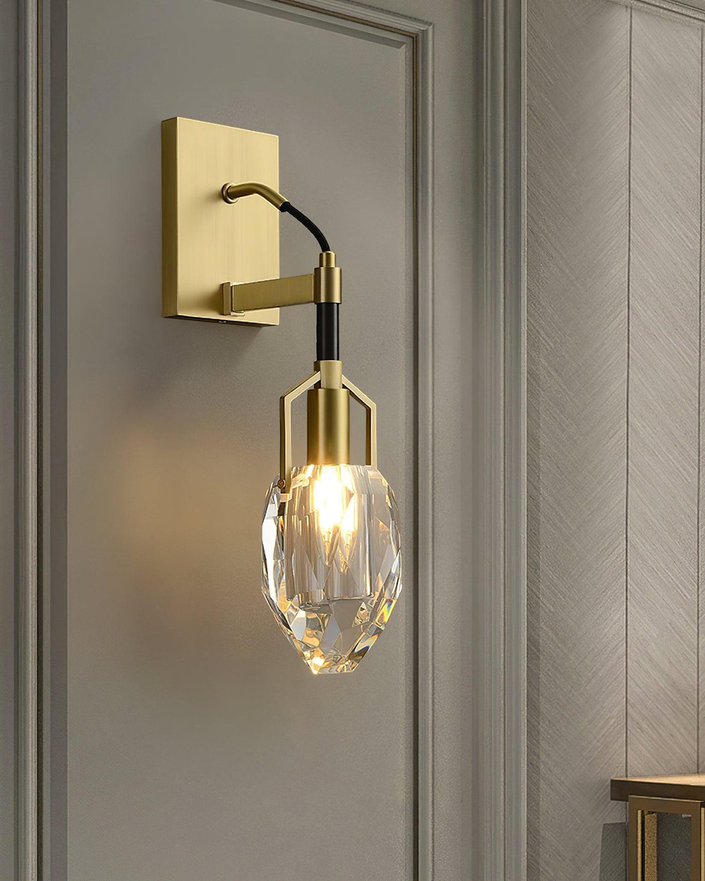 Lavilla Wall Lamp | Crystal | Brass, Black