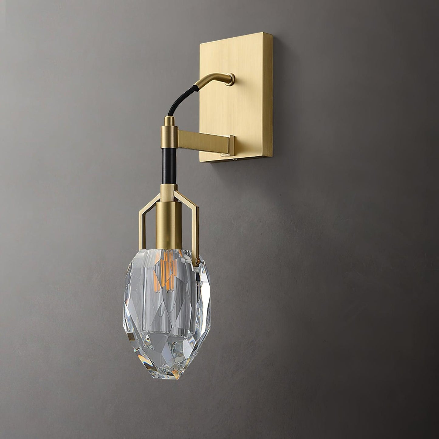 Lavilla Wall Lamp | Crystal | Brass, Black