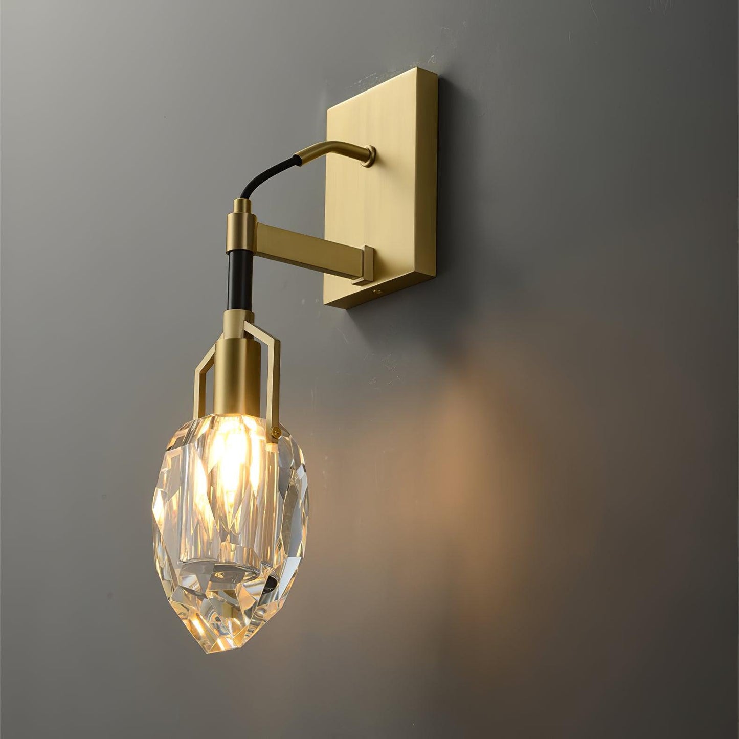 Lavilla Wall Lamp | Crystal | Brass, Black