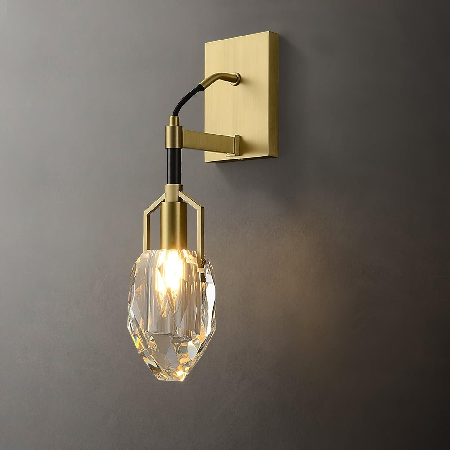 Lavilla Wall Lamp | Crystal | Brass, Black
