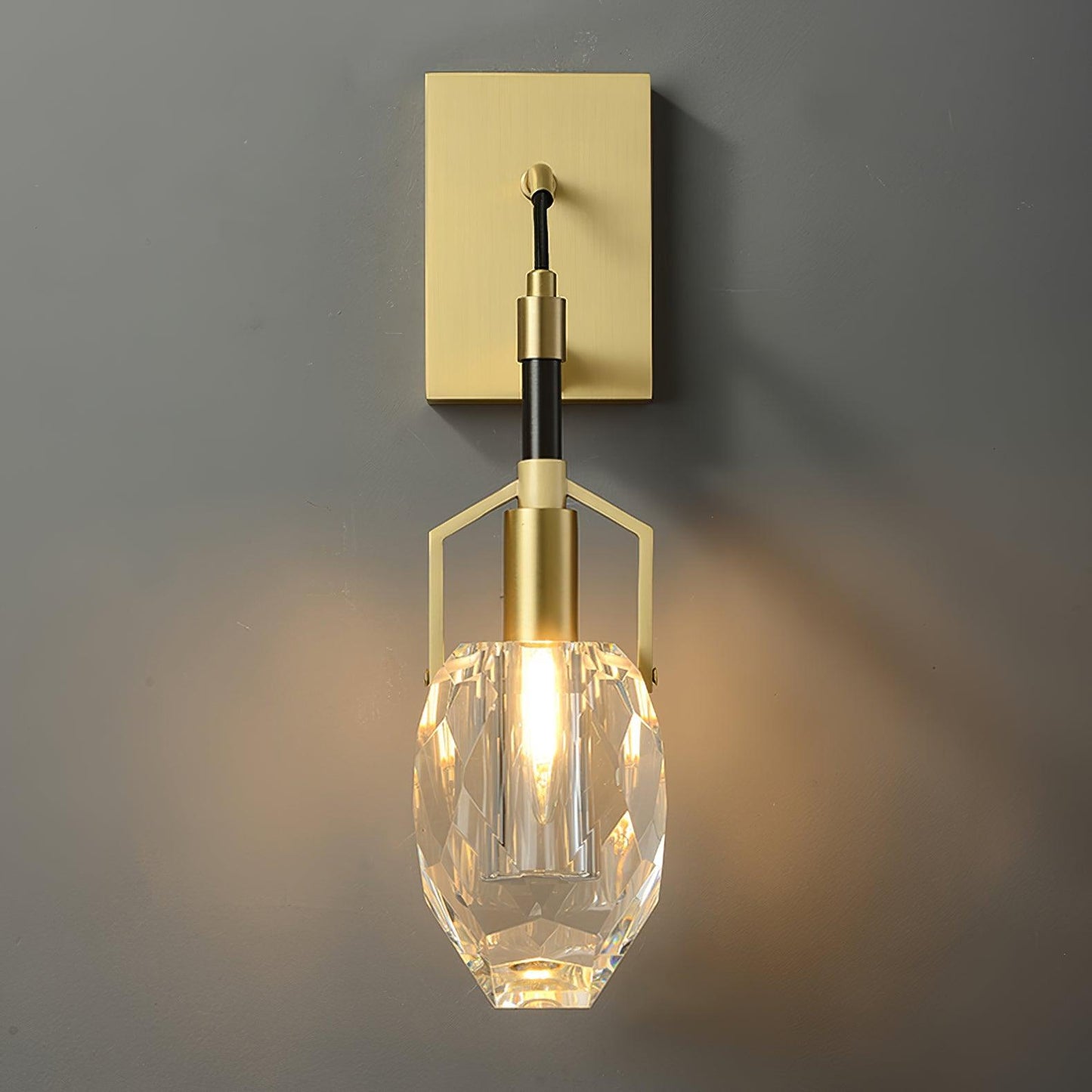 Lavilla Wall Lamp | Crystal | Brass, Black