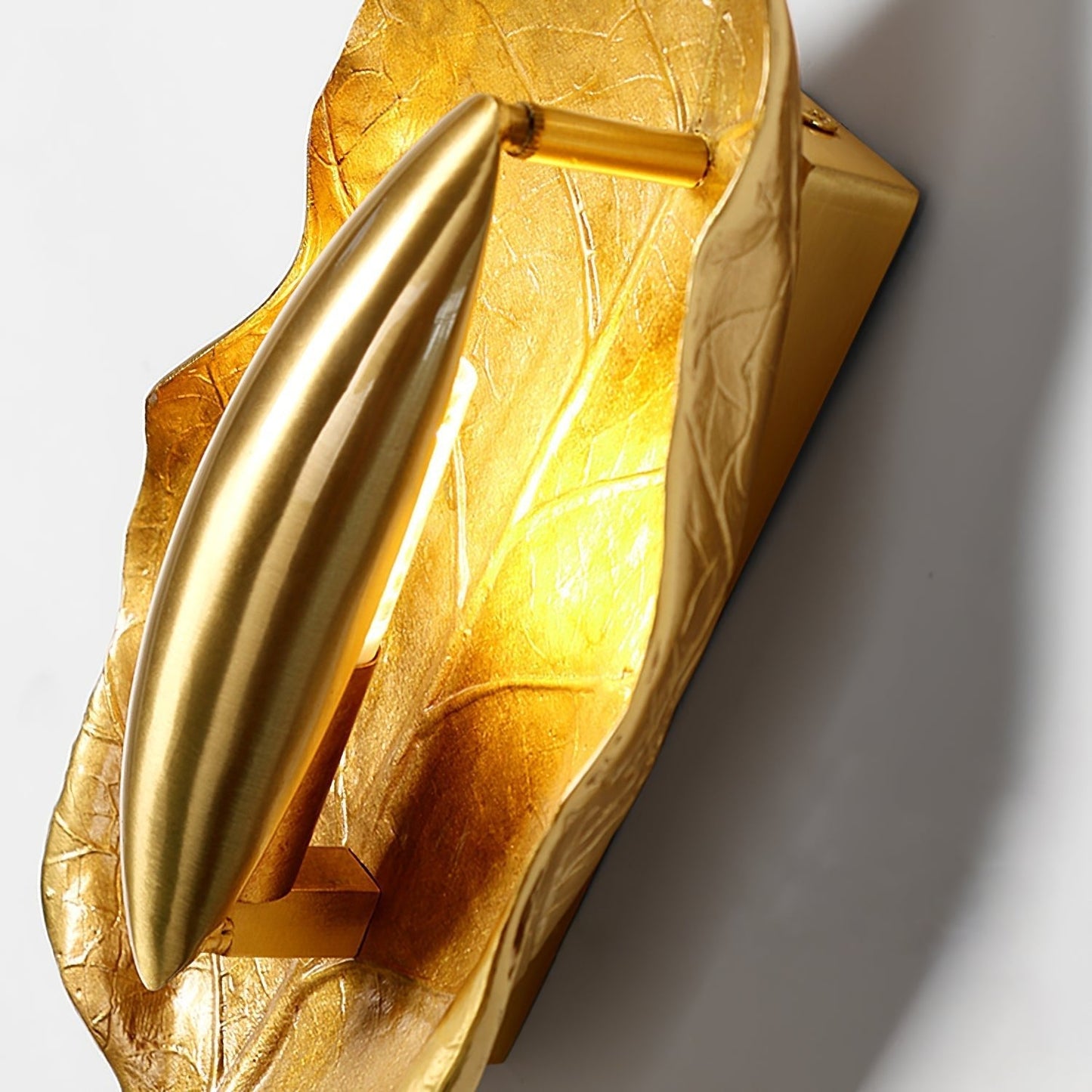Leaf Brass Wall Lamp | Brass & Iron | Indoor Lighting