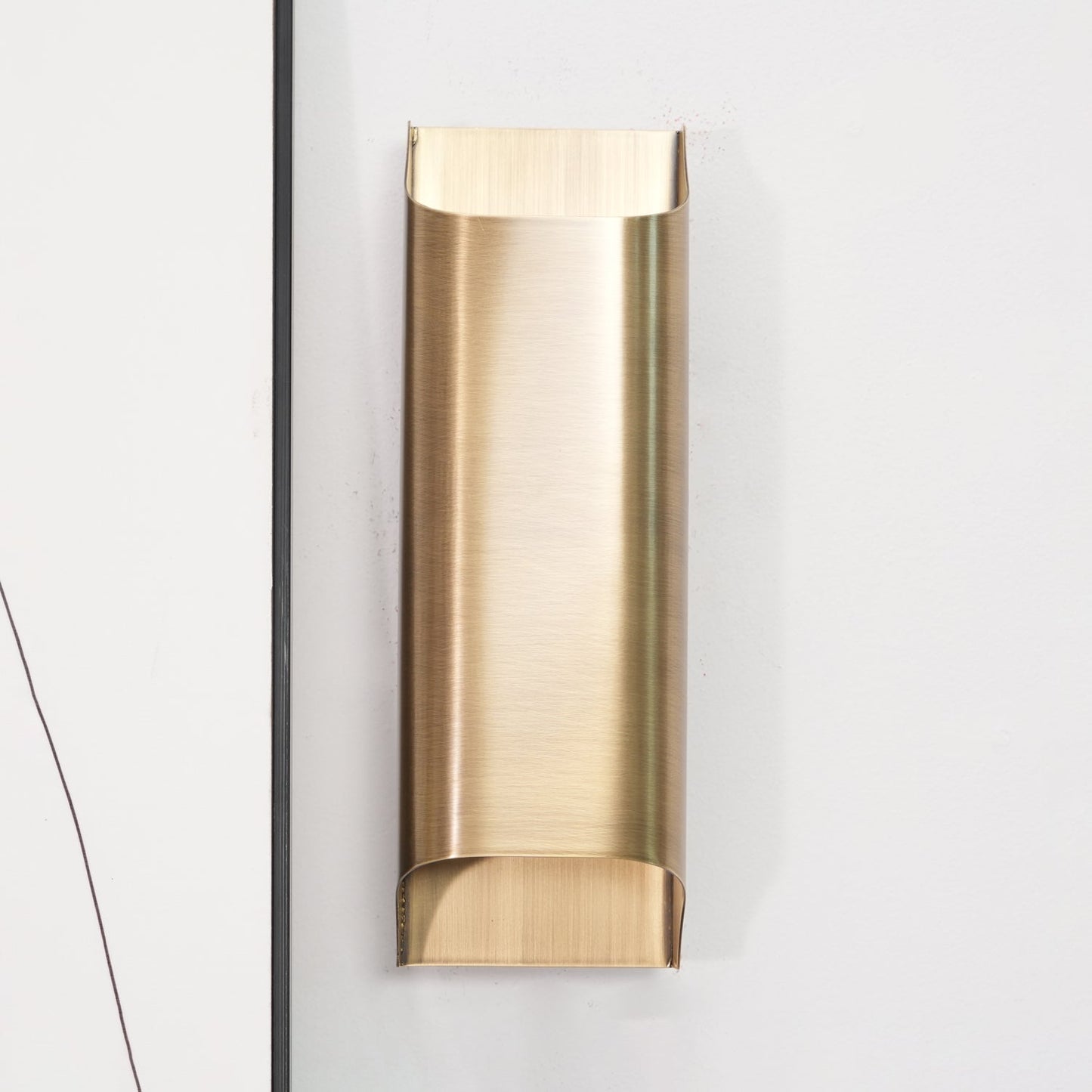 Brass Wall Lamp | Shiny Oil Varnish Finish | 25cm Diameter