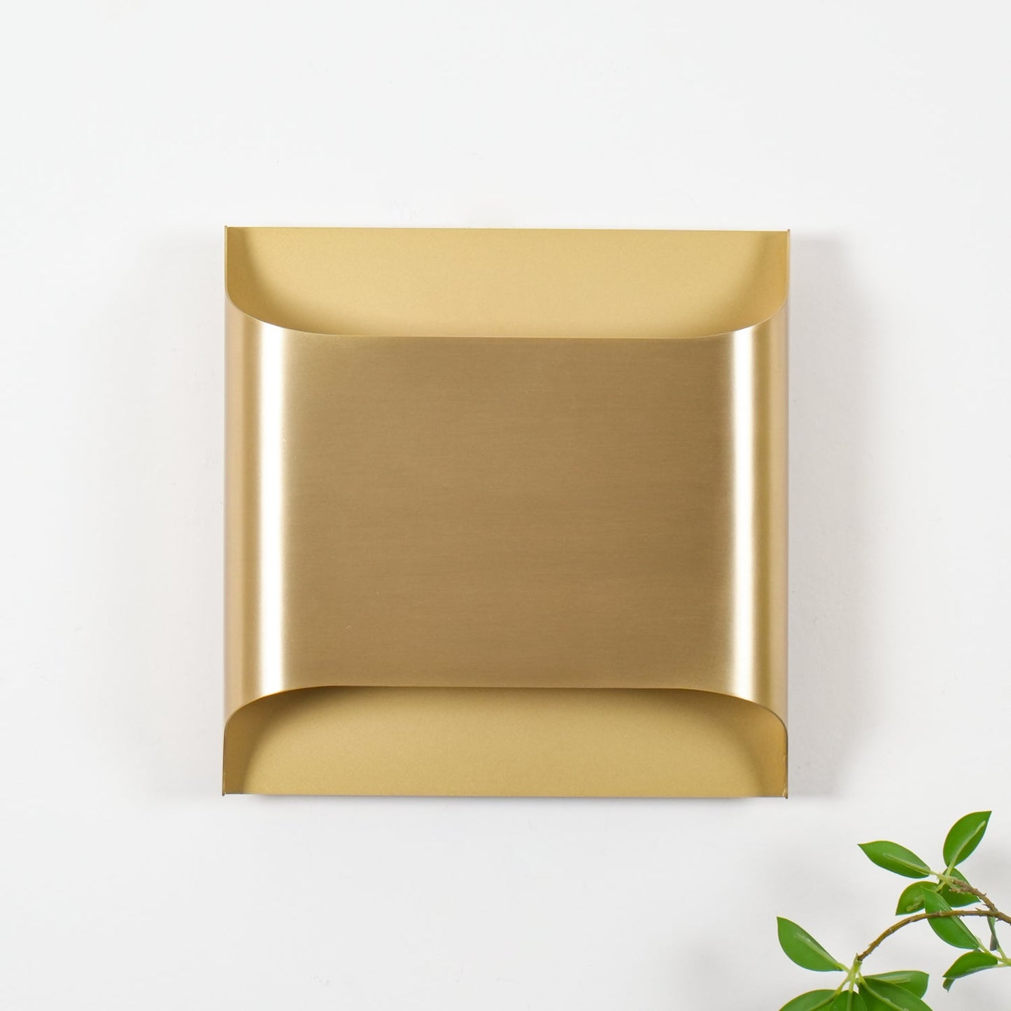 Brass Wall Lamp | Shiny Oil Varnish Finish | 25cm Diameter