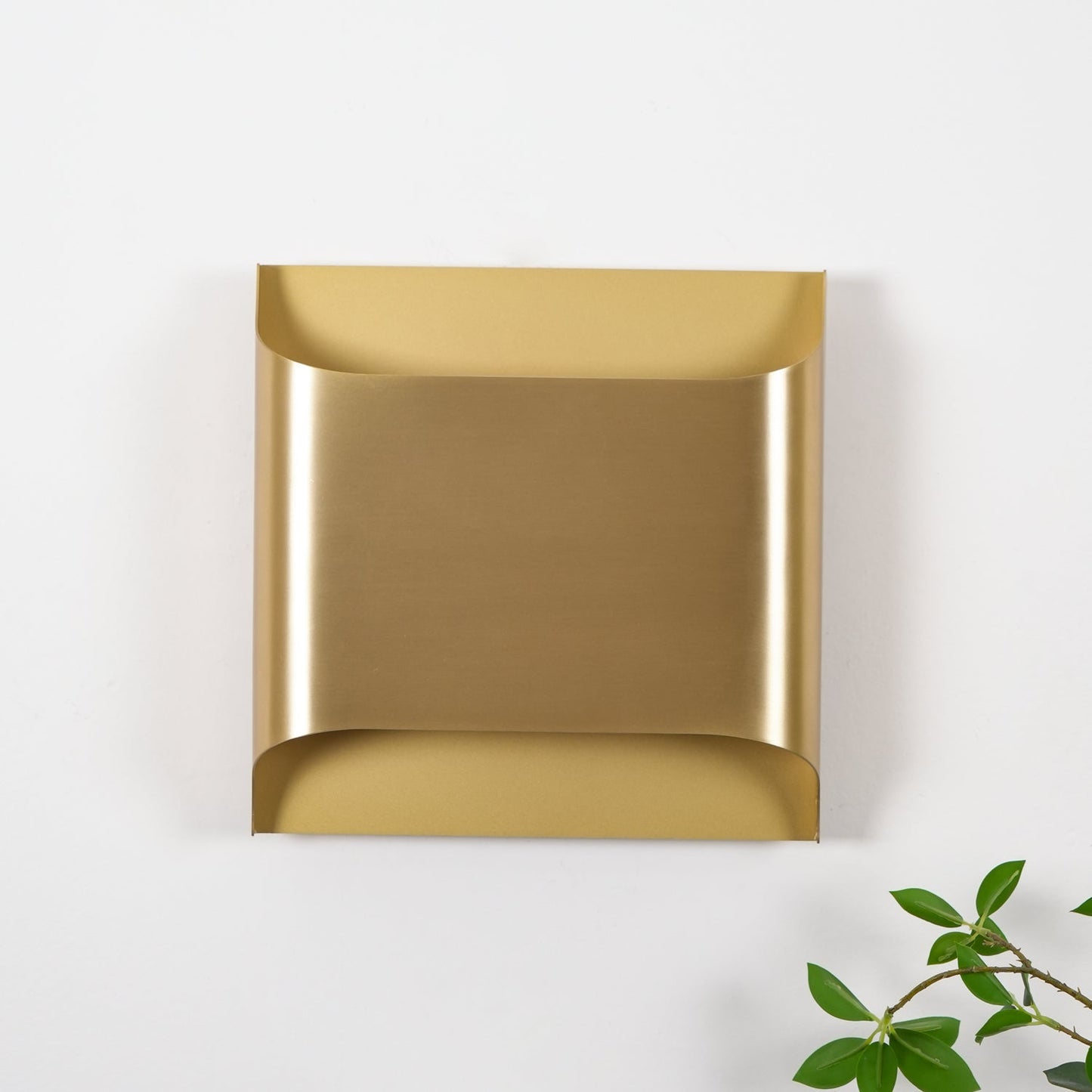 Brass Wall Lamp | Shiny Oil Varnish Finish | 25cm Diameter
