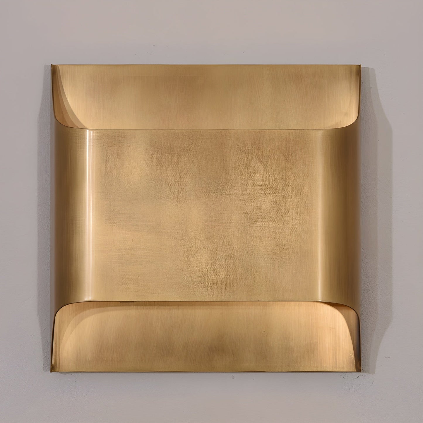 Brass Wall Lamp | Shiny Oil Varnish Finish | 25cm Diameter