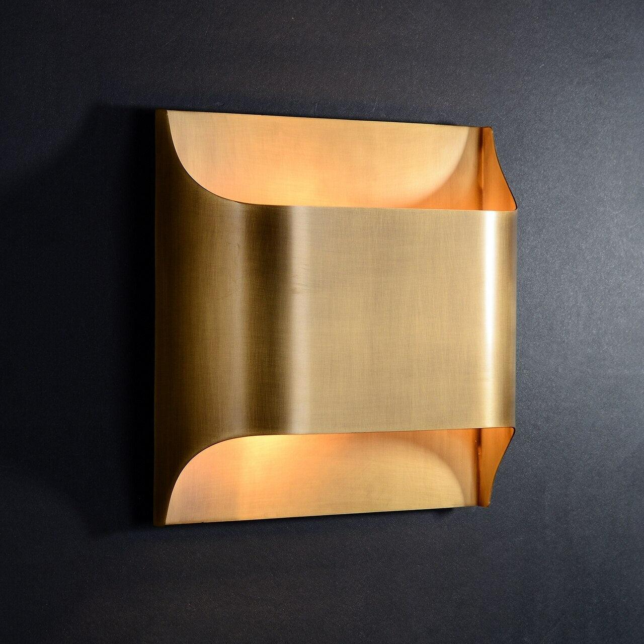 Brass Wall Lamp | Shiny Oil Varnish Finish | 25cm Diameter