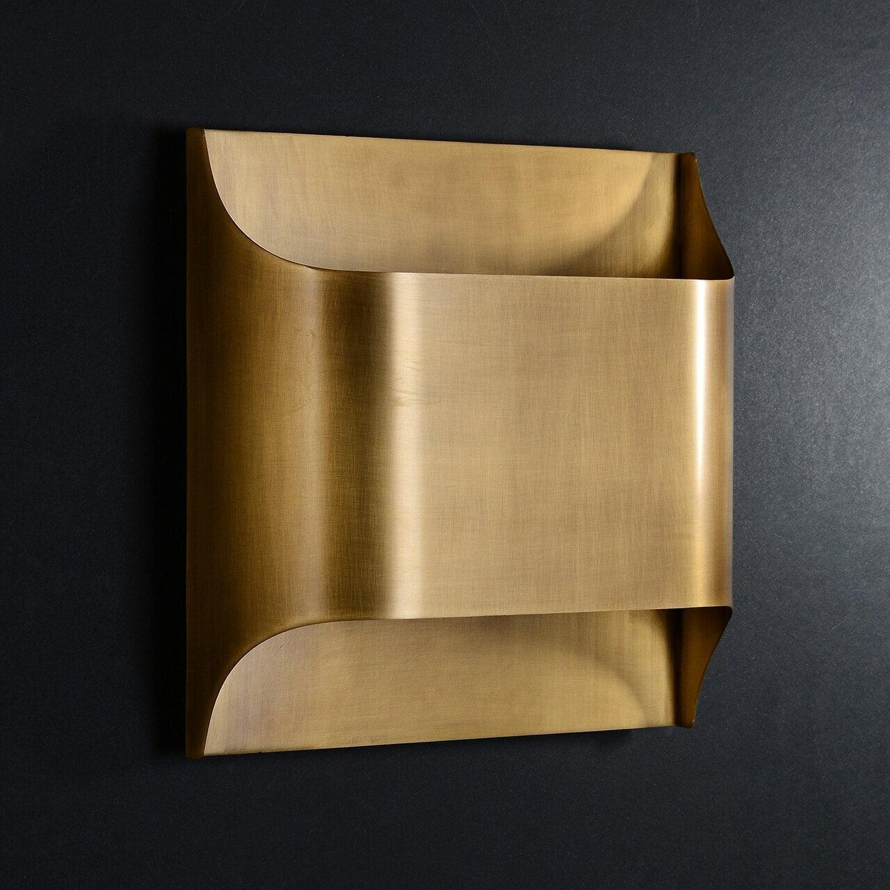 Brass Wall Lamp | Shiny Oil Varnish Finish | 25cm Diameter