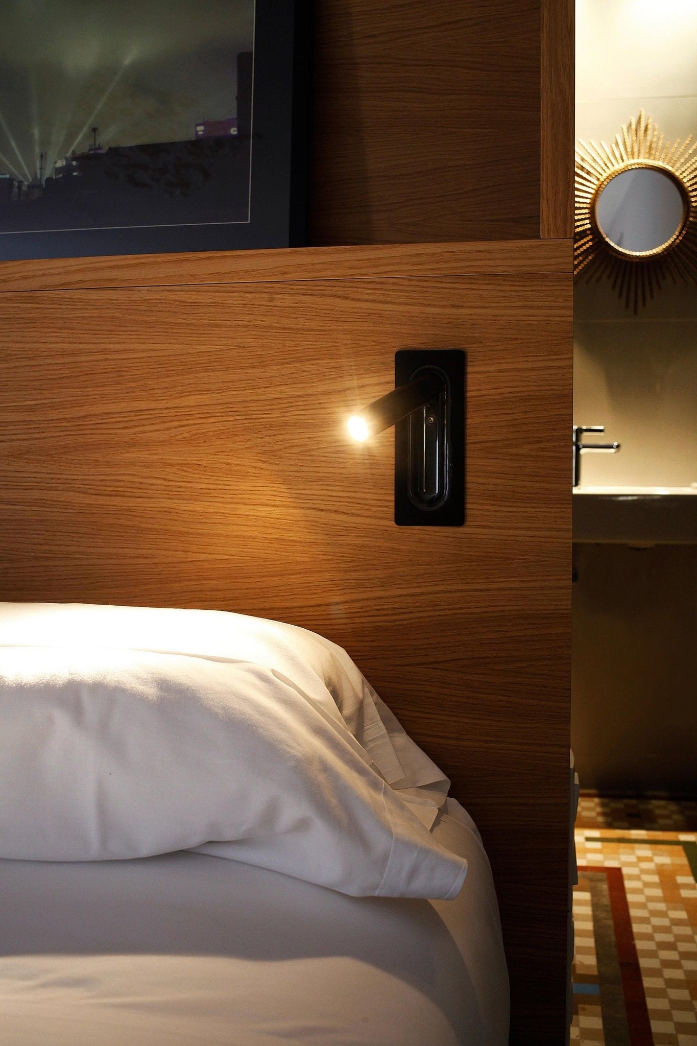 OmniLux Reading Lamp | Ergonomic 360º Rotation | Matte Black, White, Aluminum, Copper