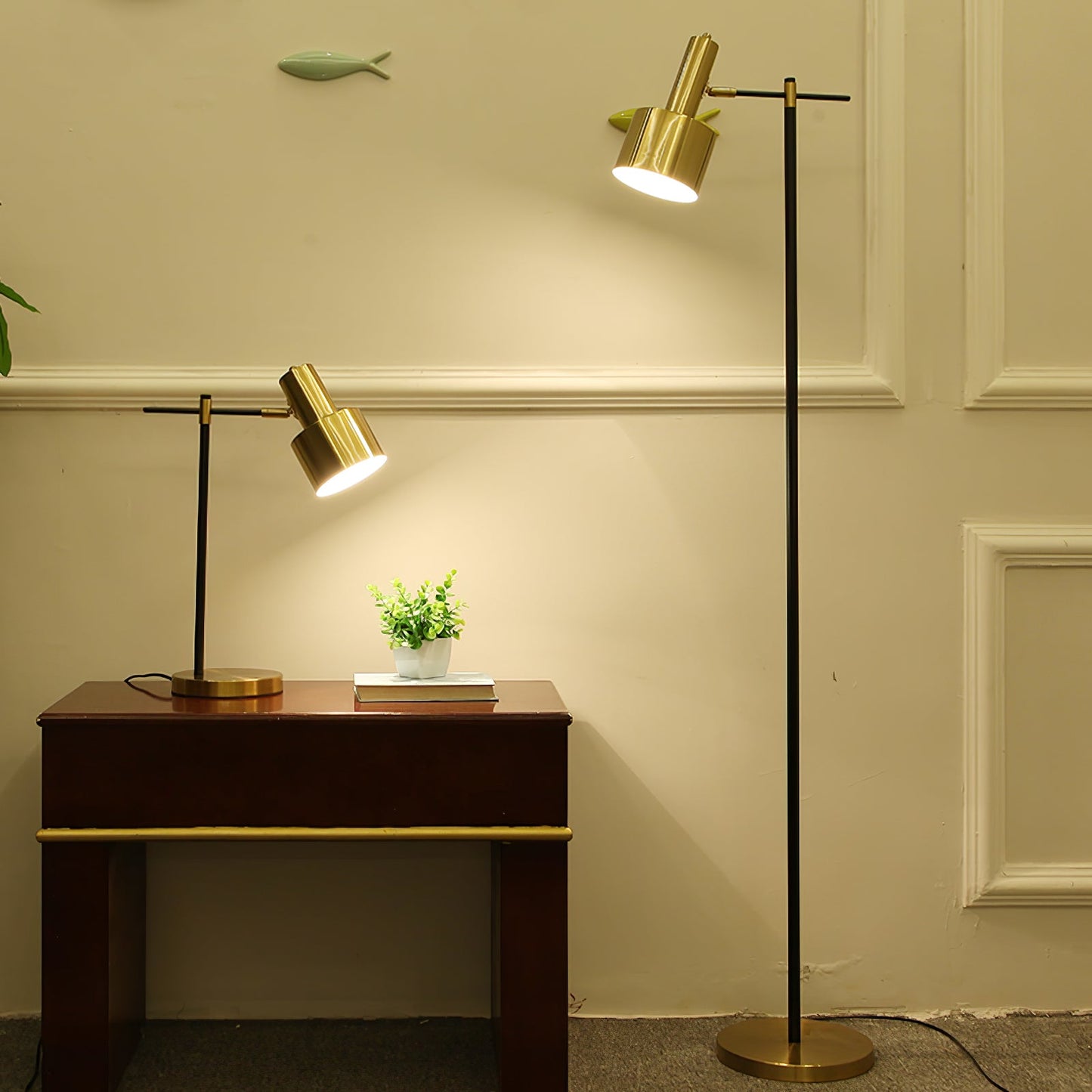 Lento Table Lamp | Polished Gold Finish | Black