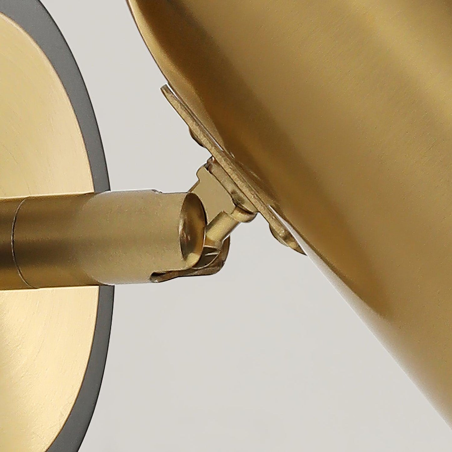 Leonardo Wall Lamp | Gold Finish | Iron Metal