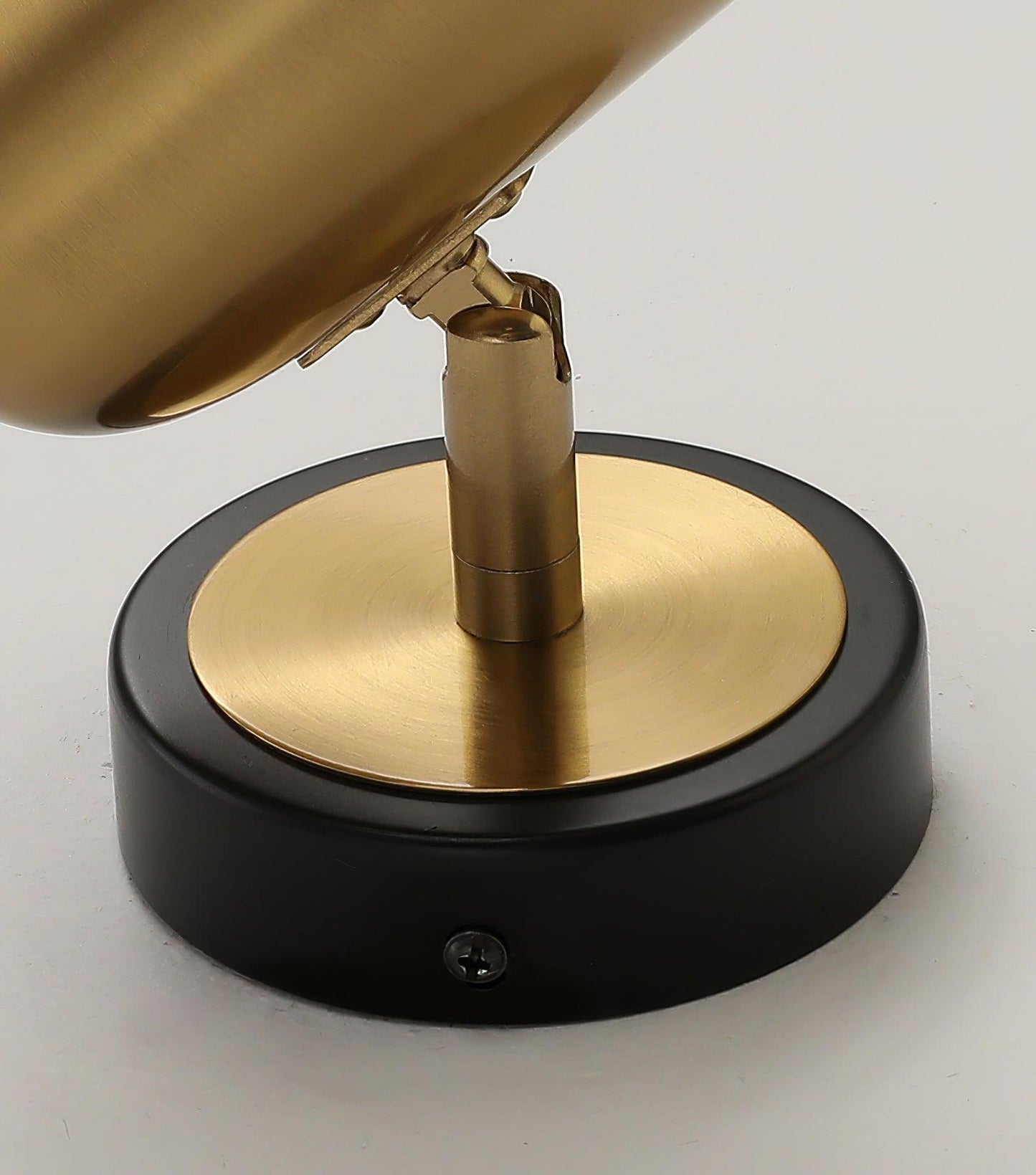 Leonardo Wall Lamp | Gold Finish | Iron Metal