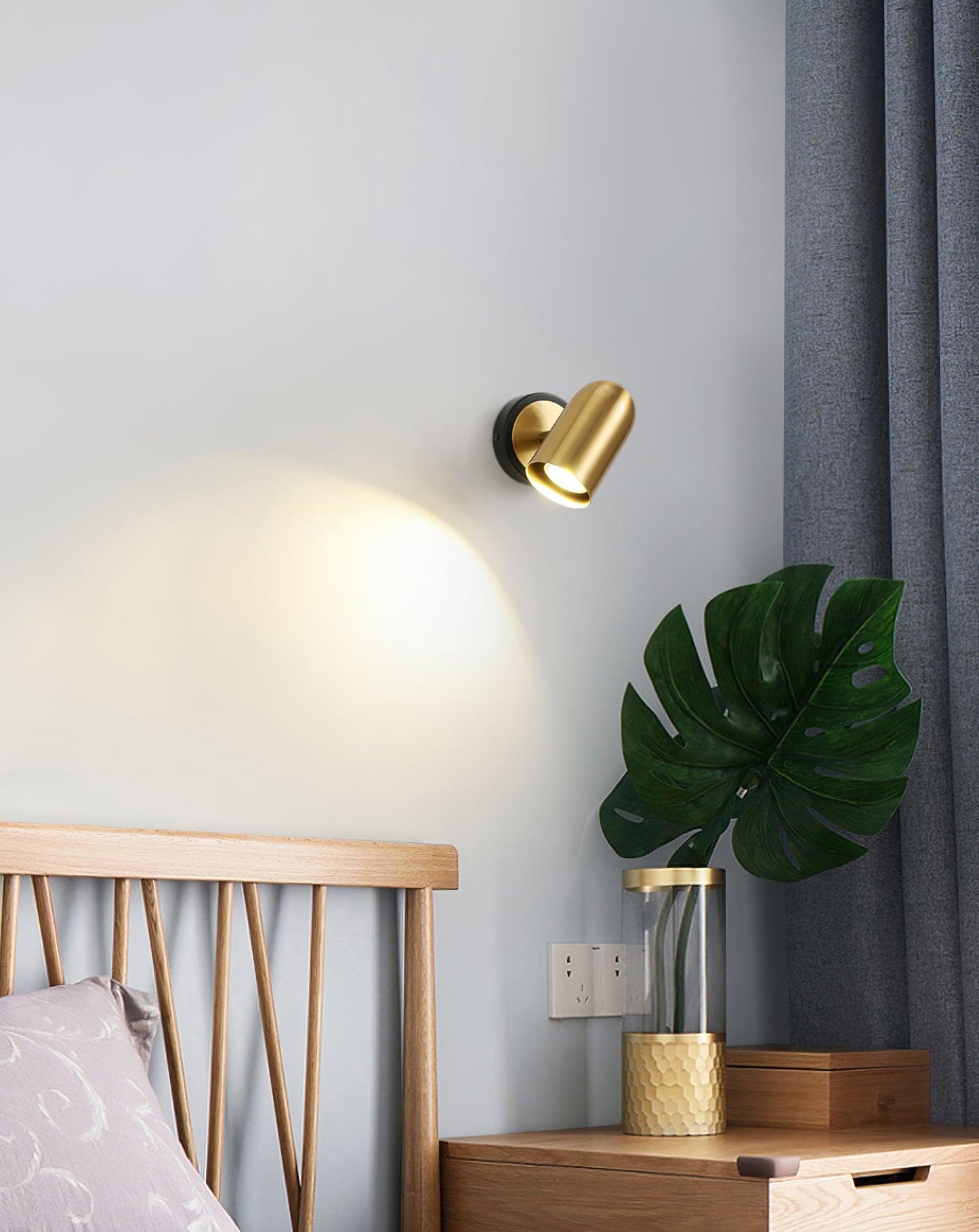 Leonardo Wall Lamp | Gold Finish | Iron Metal