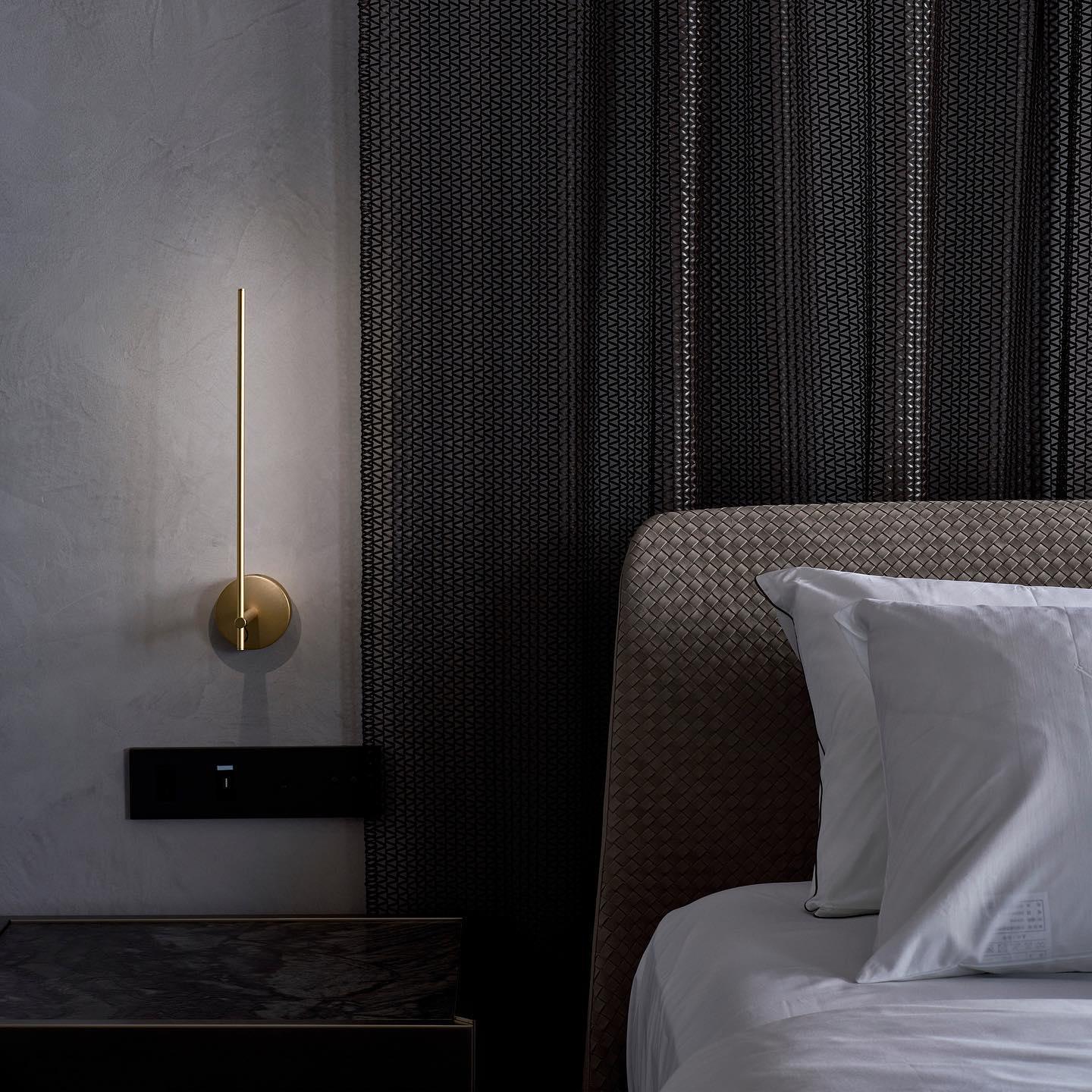 Light Stick Wall Sconce | LED | Gold