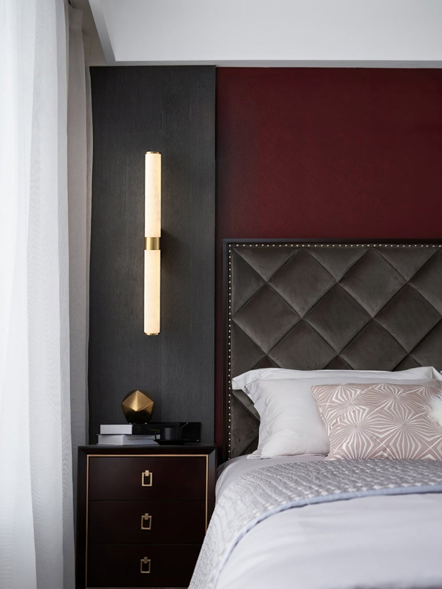 Line Alabaster Wall Light | Brass & Alabaster | White