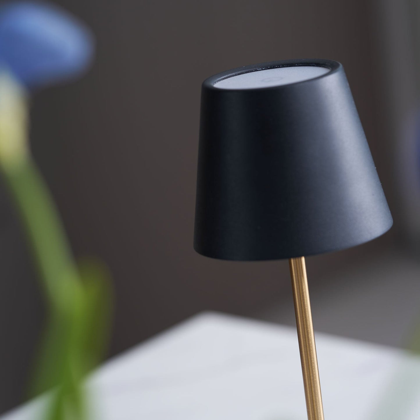 Lirio Mini Table Lamp | Marble Base | Black and Gold