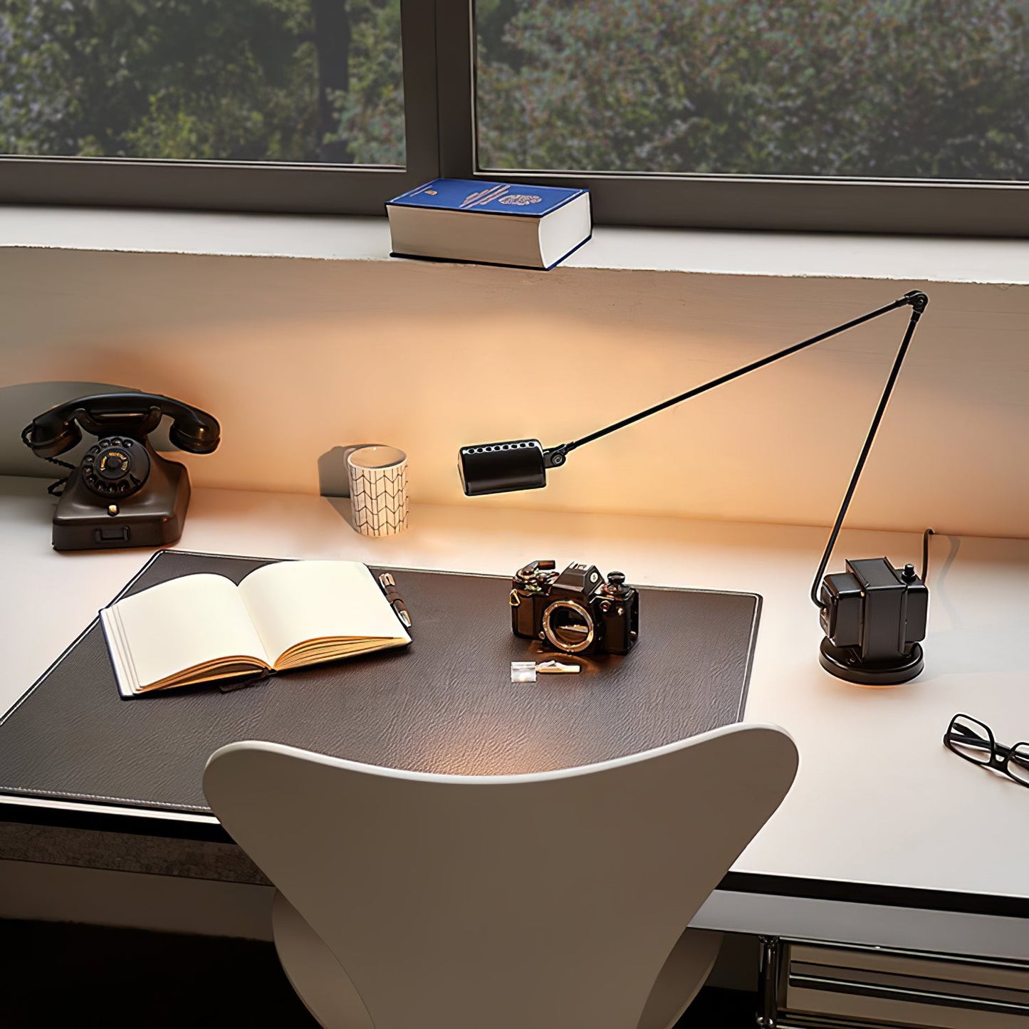 Dynamo Table Lamp | Rotating Diffuser | Dimmable LED