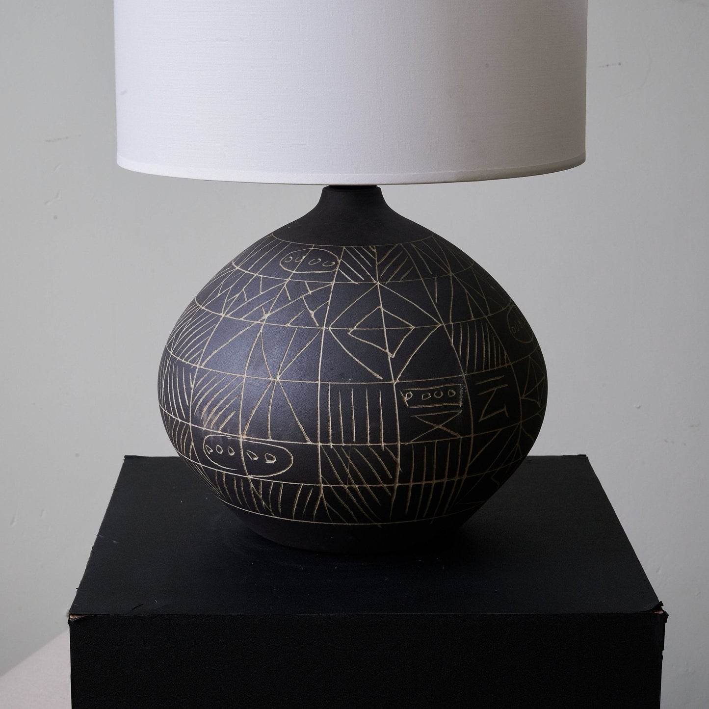 Lunari Etch Table Lamp | Ceramic Base | Black