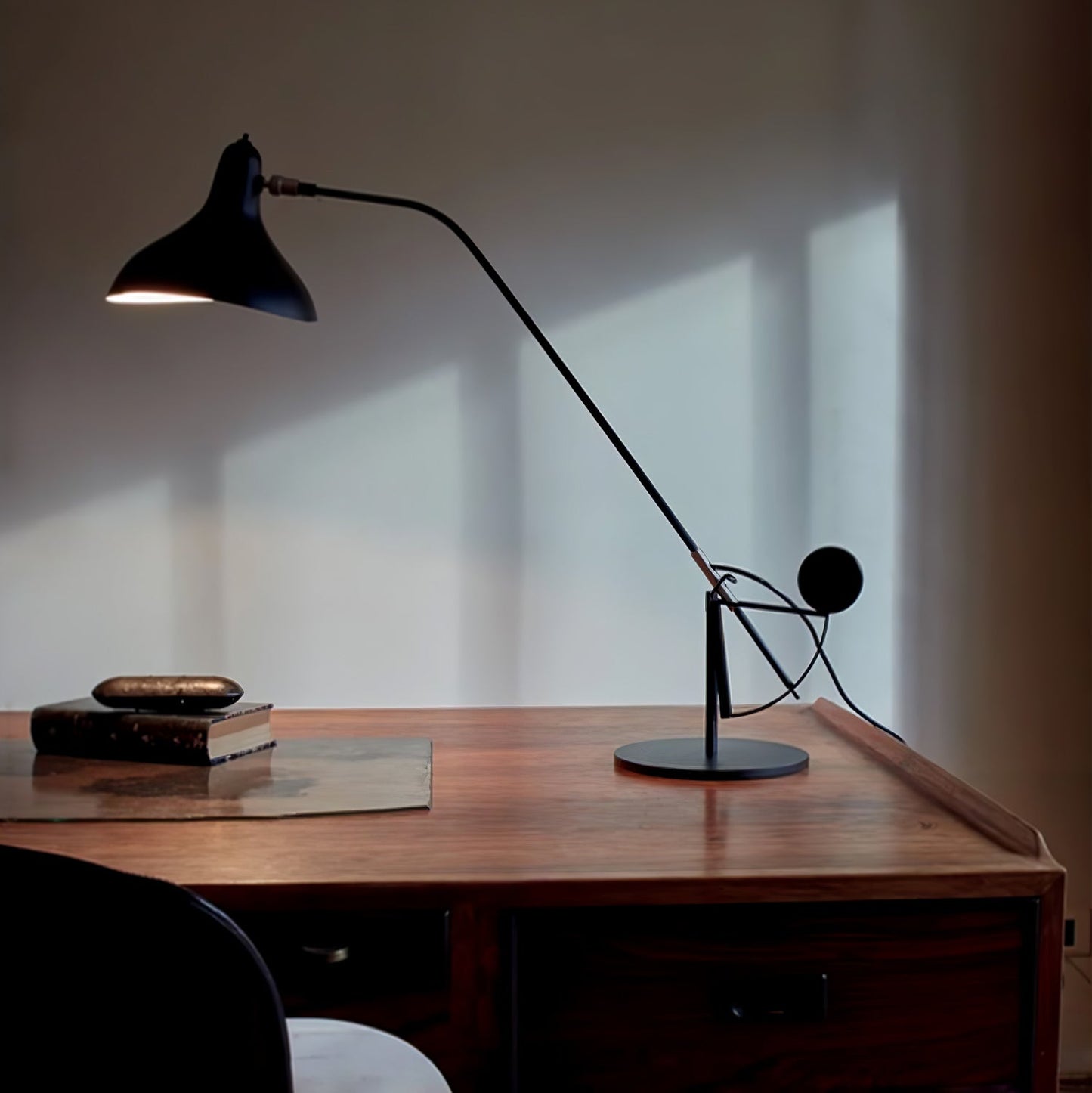 Oculus Table Lamp | Matte Black Metal | Adjustable Design