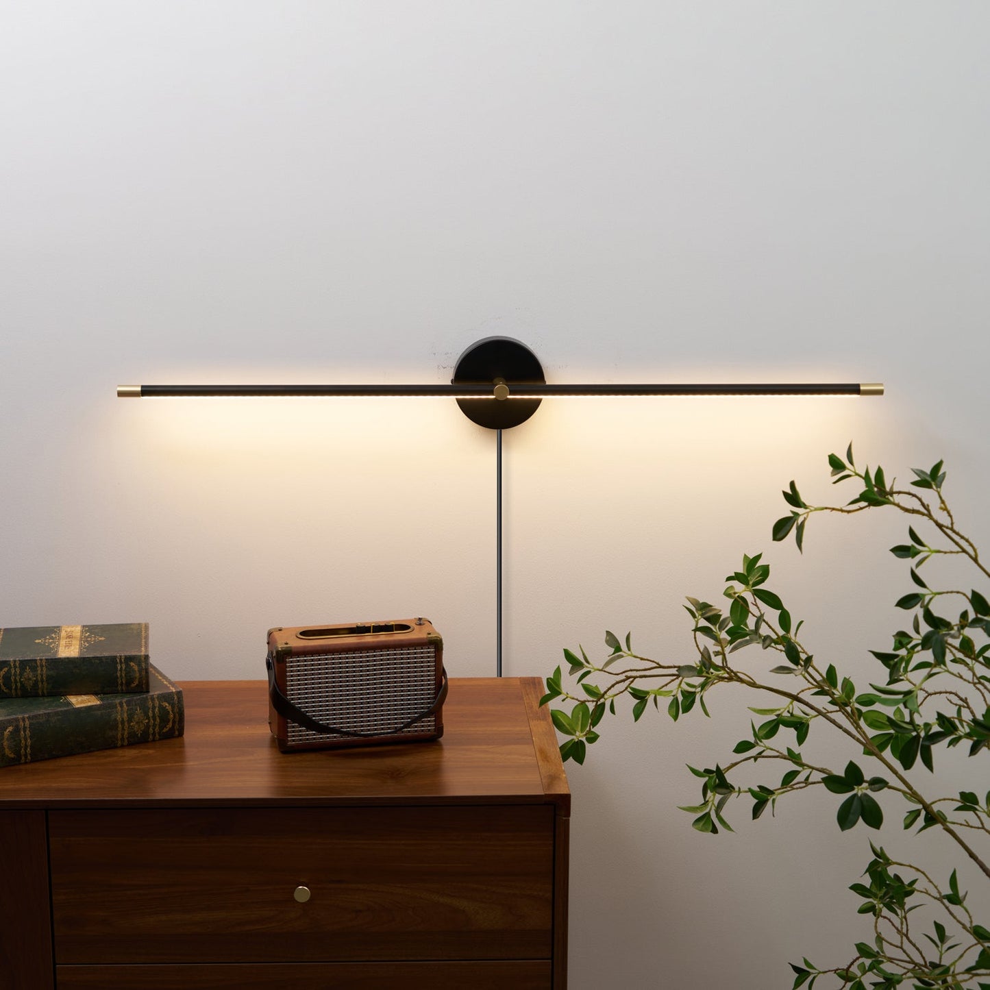 Minimalist Wall Lamp | LED | Black or Gold