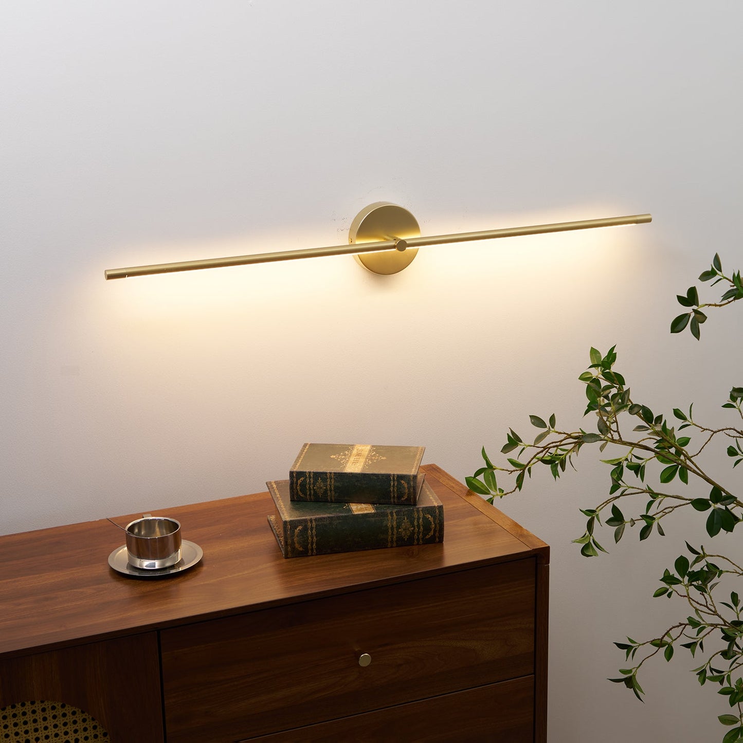 Minimalist Wall Lamp | LED | Black or Gold