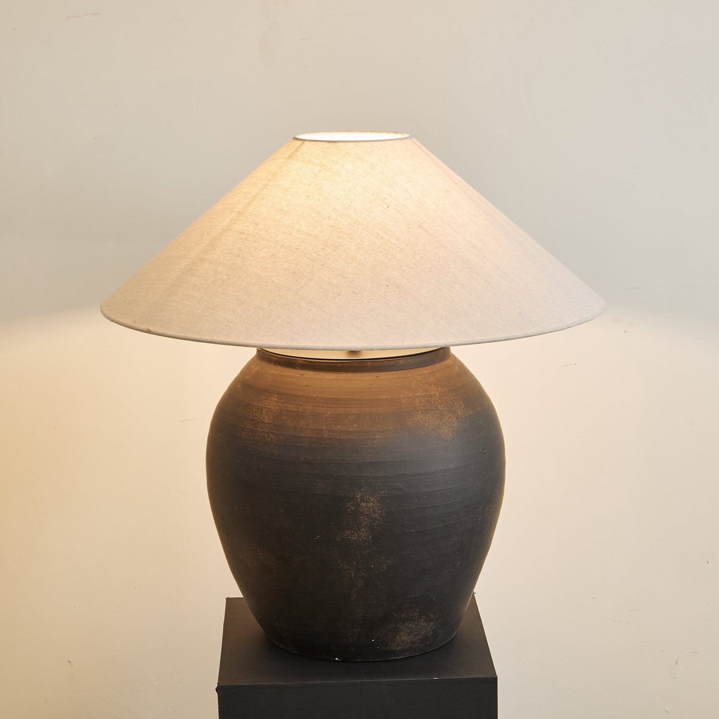 Noira Terracotta Table Lamp | Terracotta | Black and White
