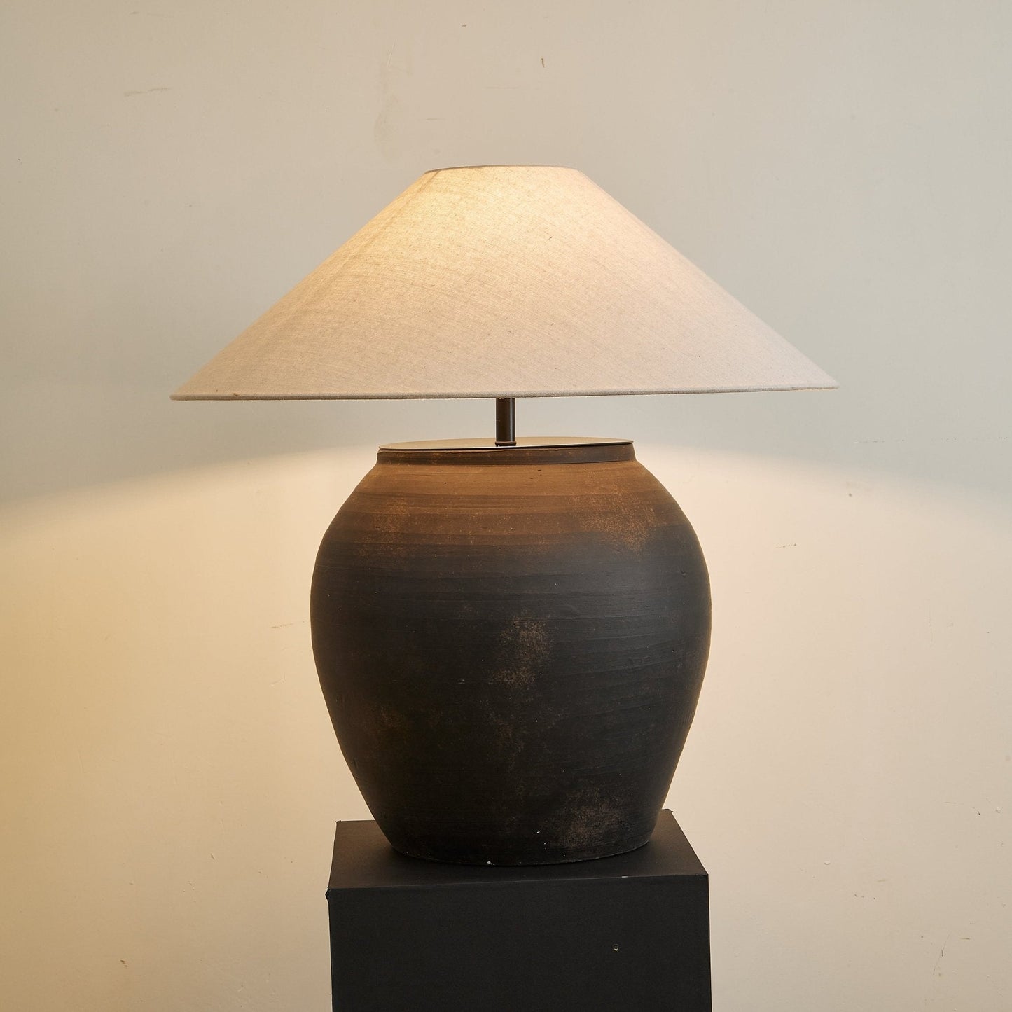 Noira Terracotta Table Lamp | Terracotta | Black and White