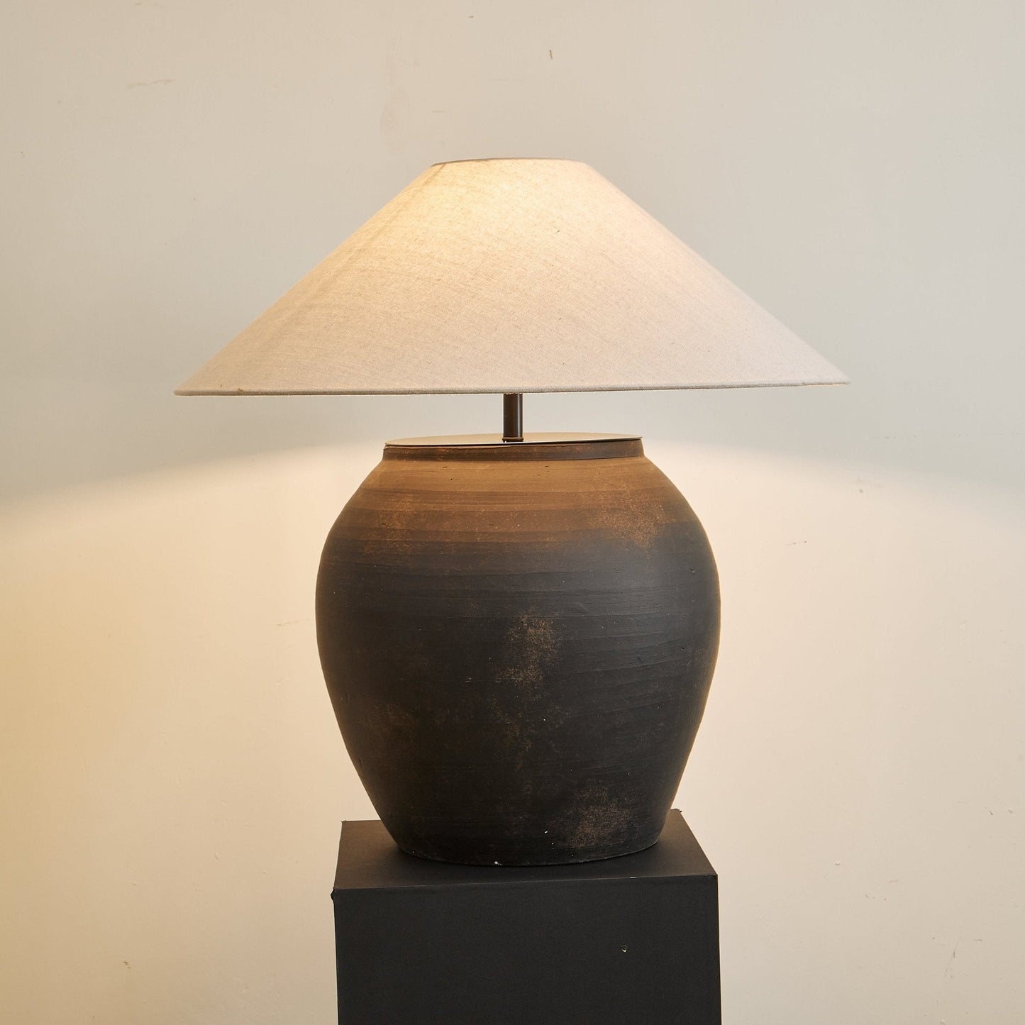 Noira Terracotta Table Lamp | Terracotta | Black and White