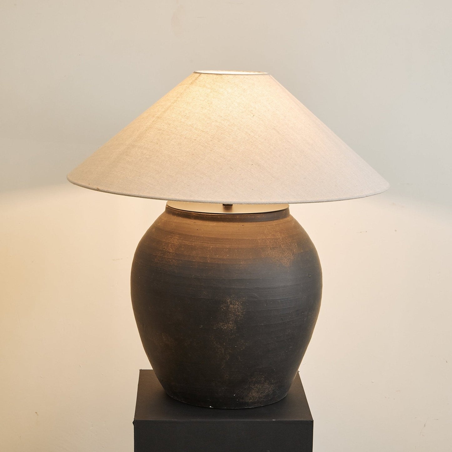 Noira Terracotta Table Lamp | Terracotta | Black and White