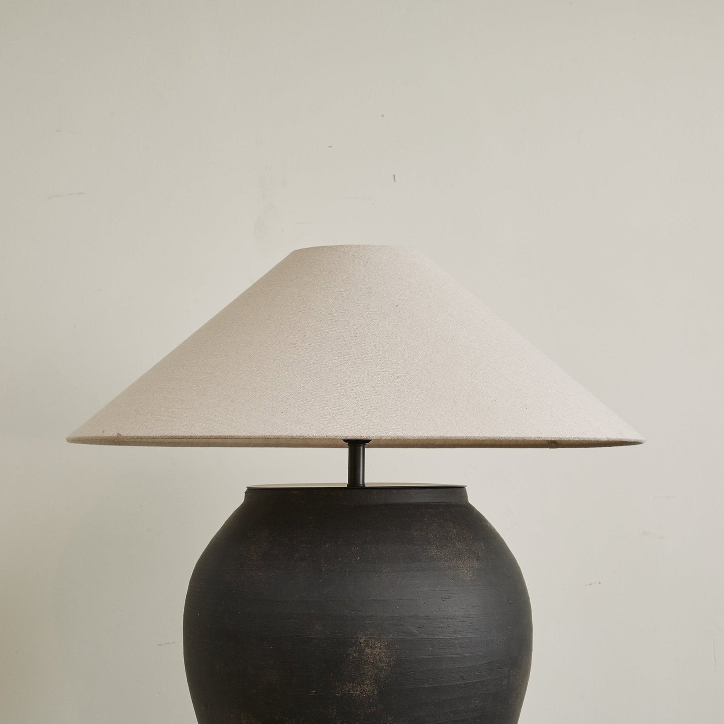 Noira Terracotta Table Lamp | Terracotta | Black and White